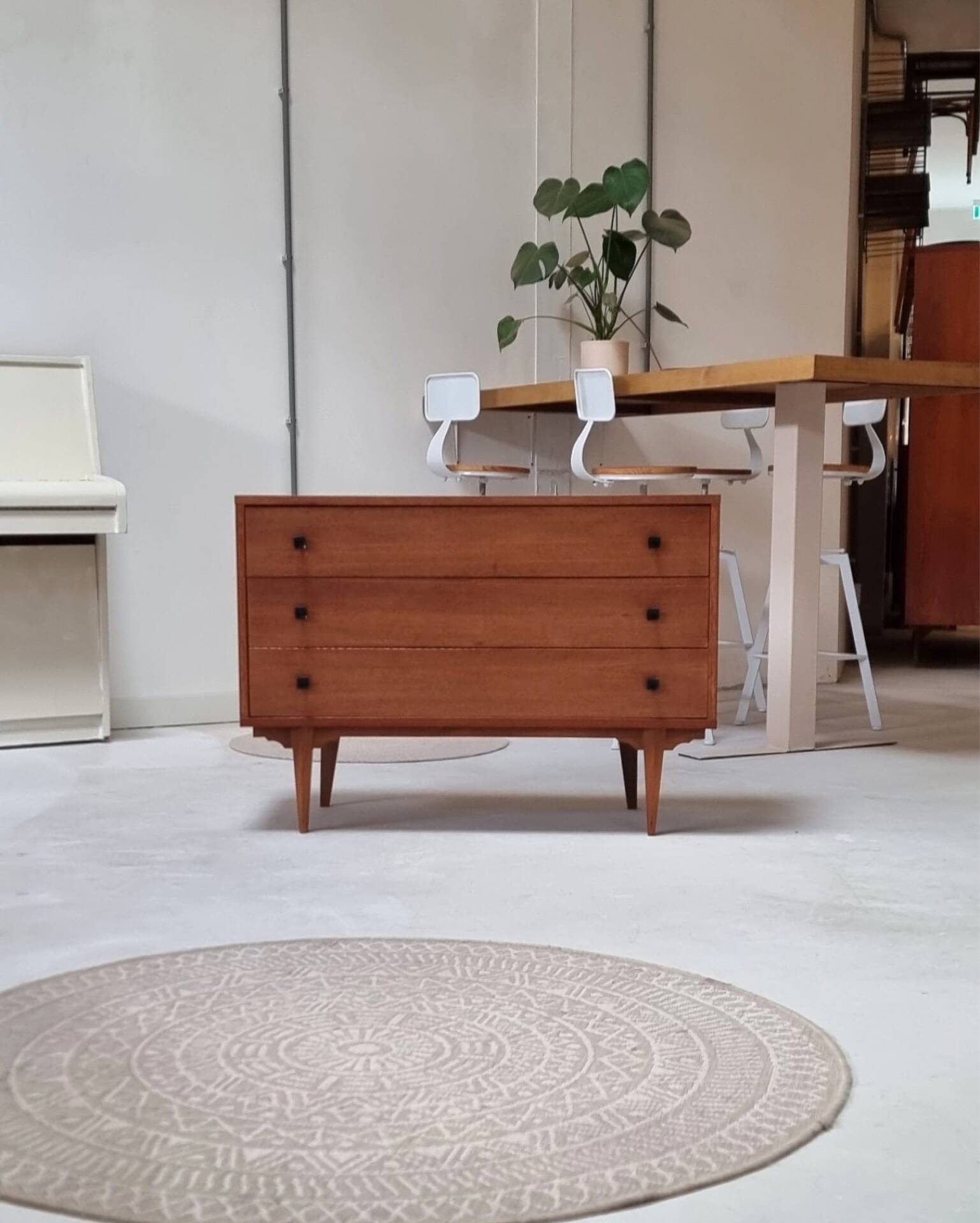 Mid-century drawer cabinet