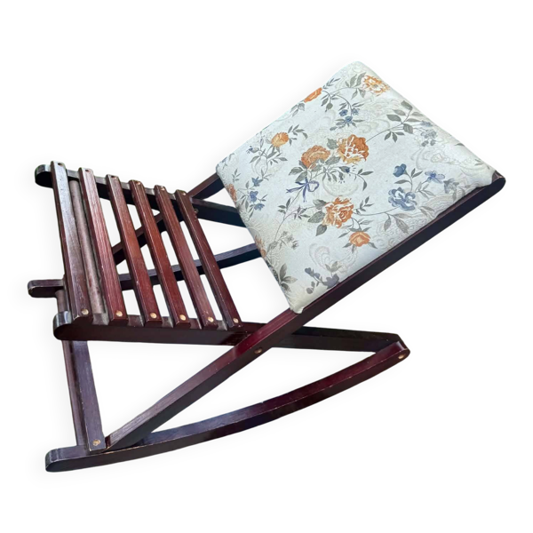 Repose pied pliant avec broderies vintage