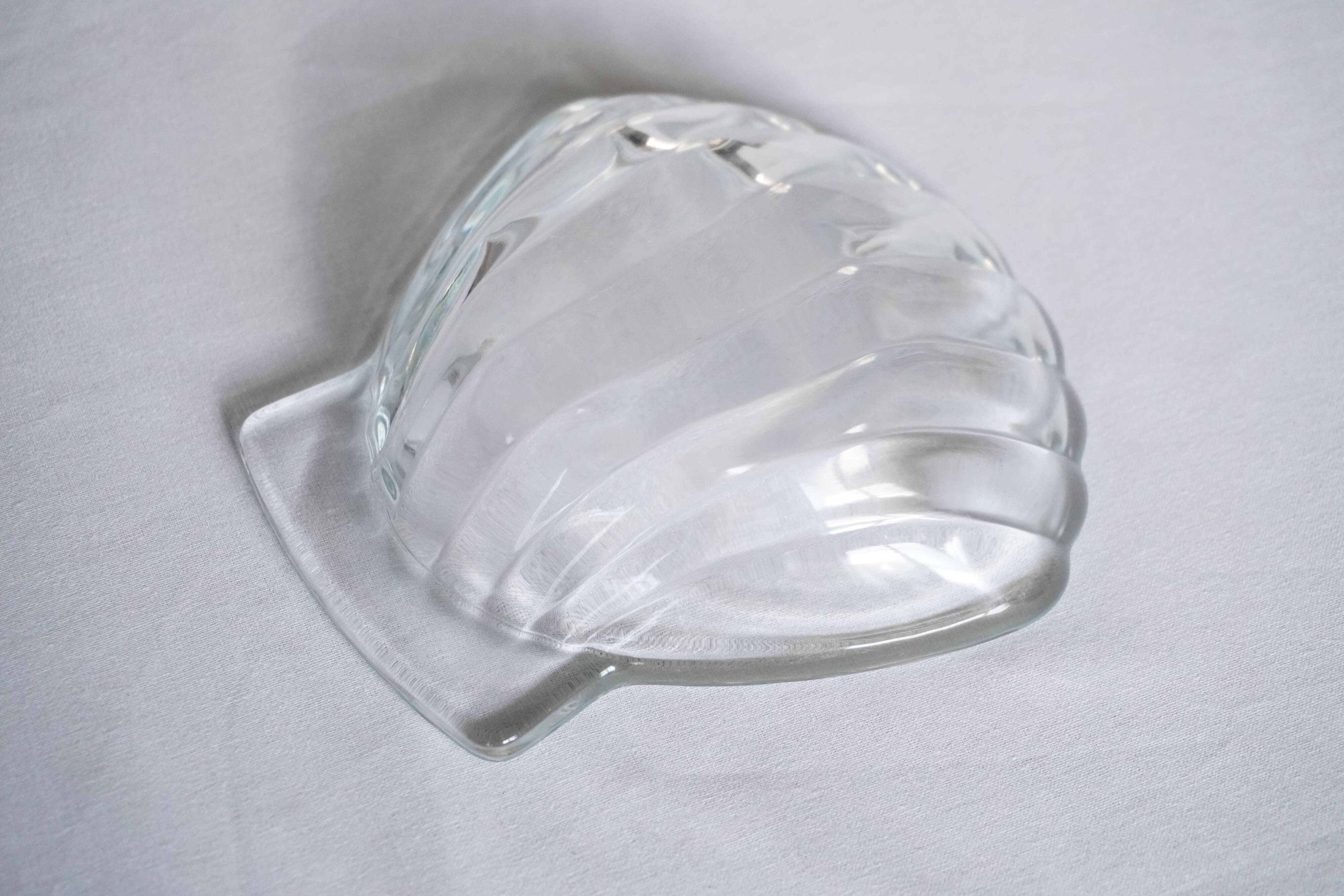 Set of 2 glass scallop shell bowls, Sovirel France