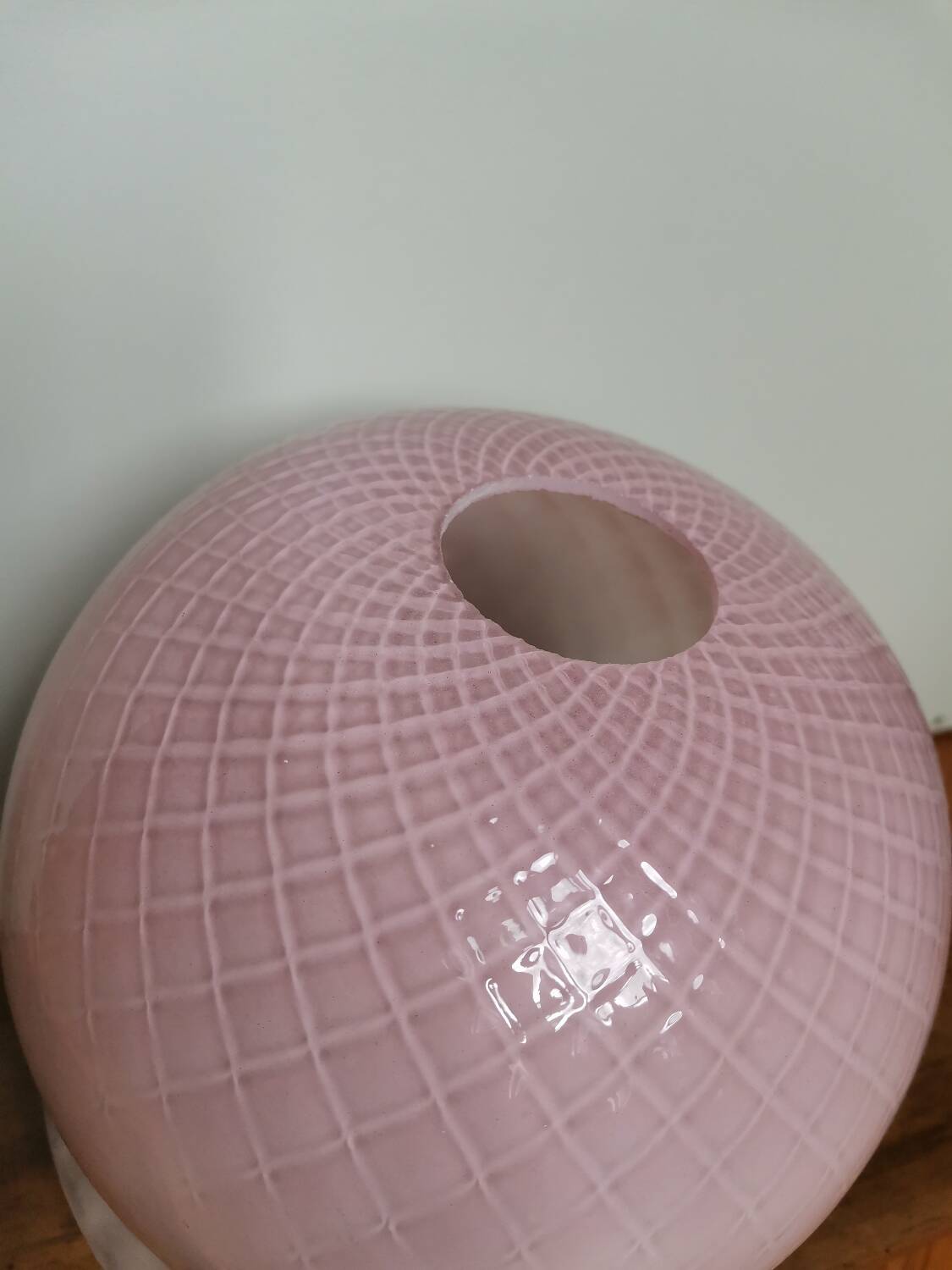 Globe de lampe abat jour méduse en verre moulé vintage rose pastel motif suspension baladeuse