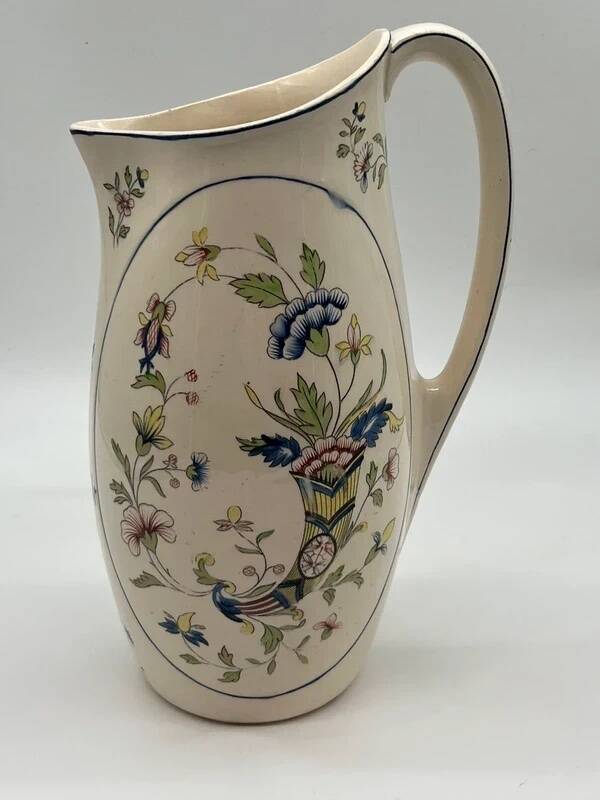 Longchamp toilet bag model Carquois. Height 35 cm.