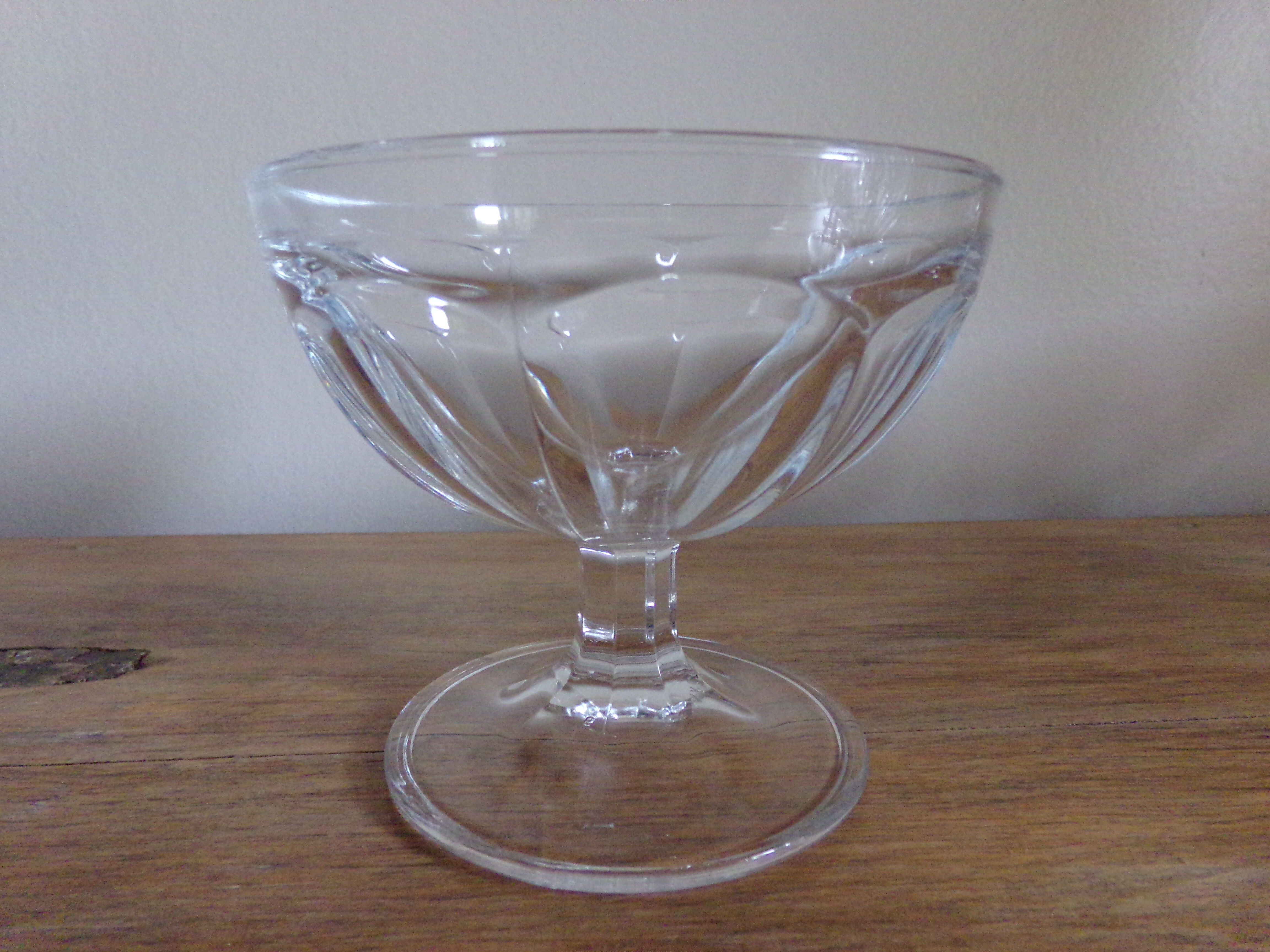 8 dessert or champagne glasses