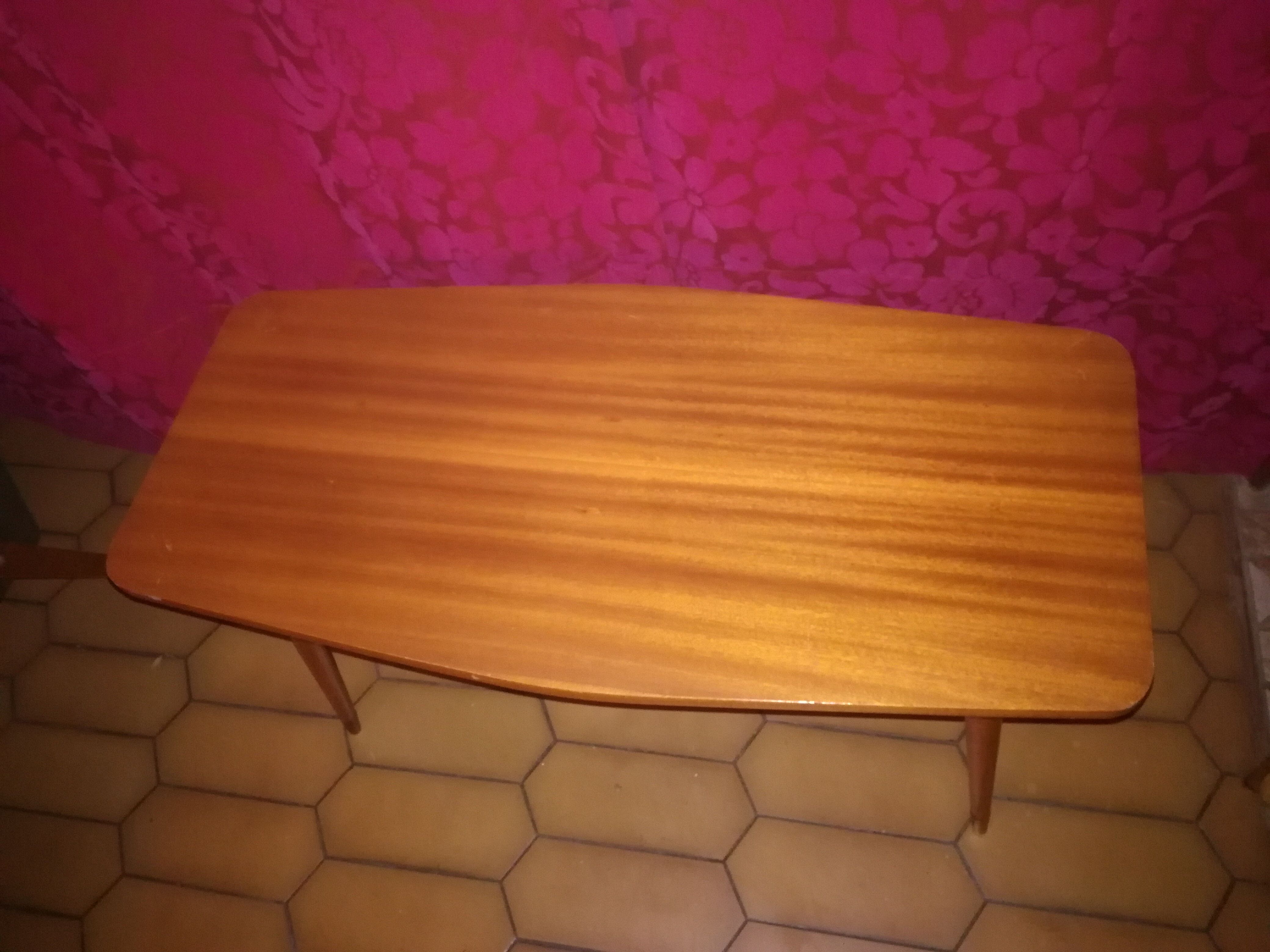 Table low Scandinavian style