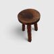 Tabouret tripode brutaliste sculpté -- Bois massif – Années 60