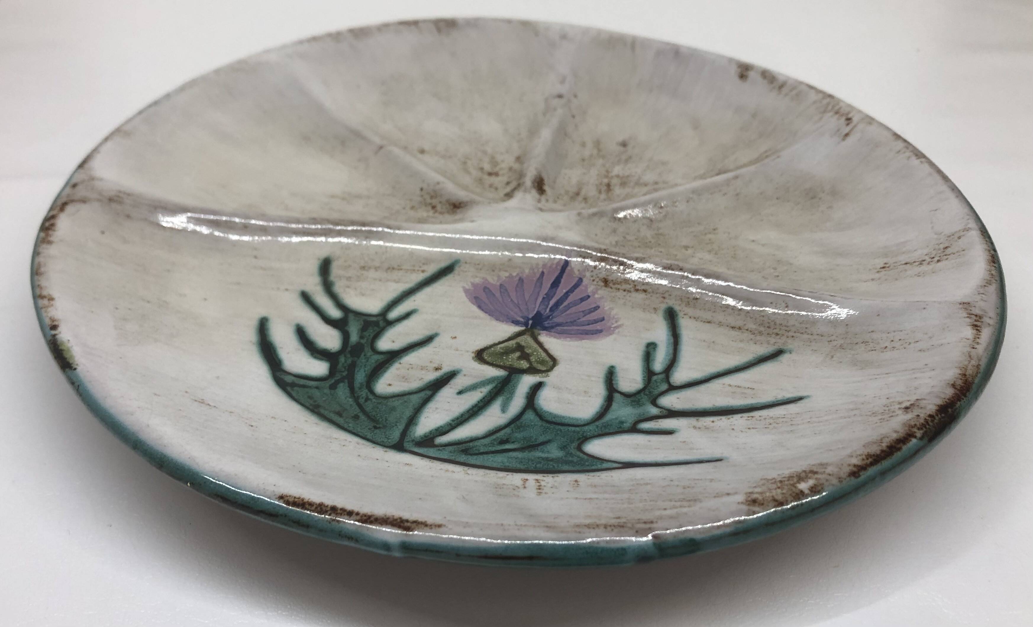 Thistle-themed decorative plate by Daniel Étienne in Vallauris