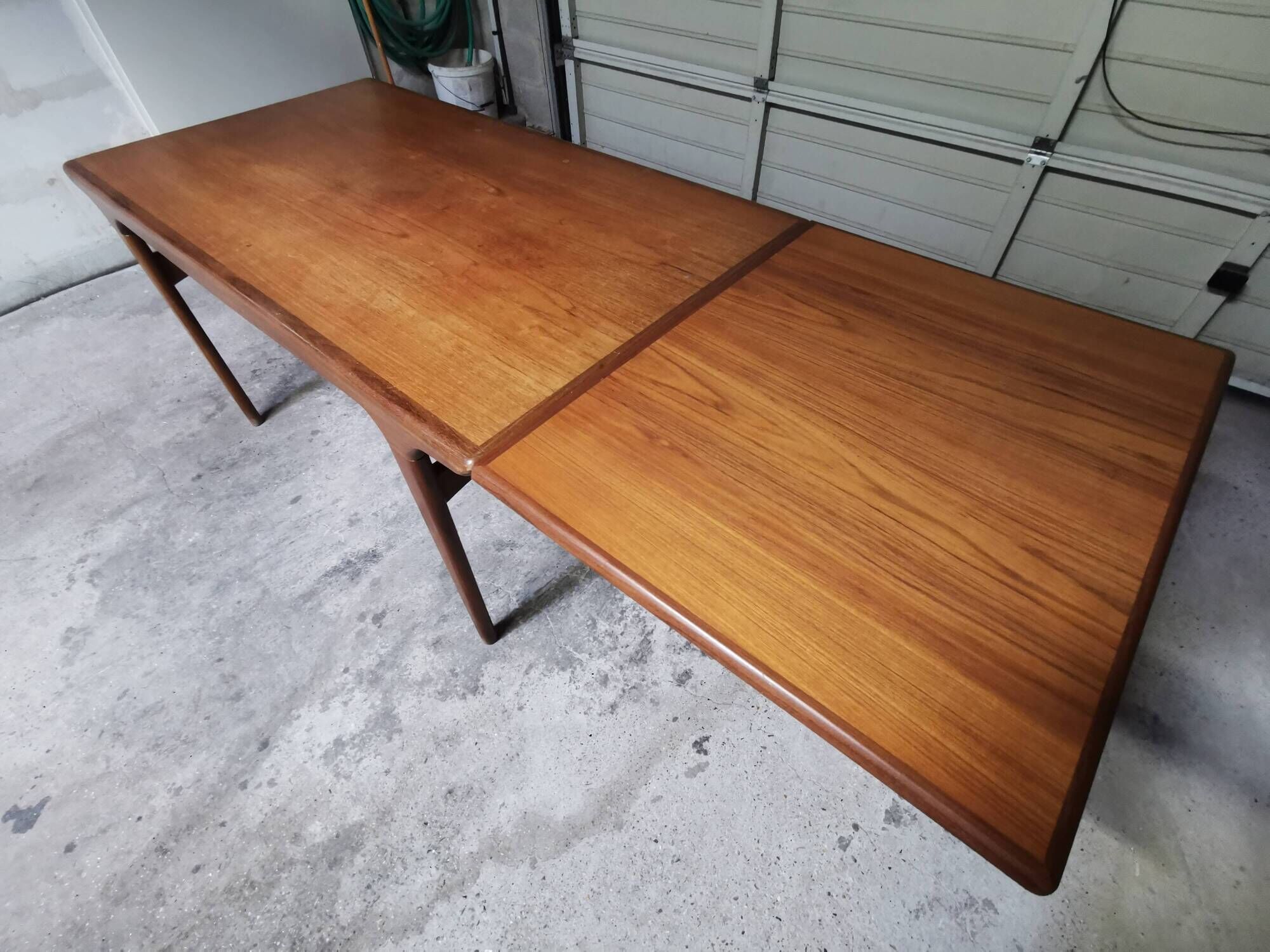 Vintage Scandinavian design table in Teak asymmetric extension by Johannes Andersen 1960
