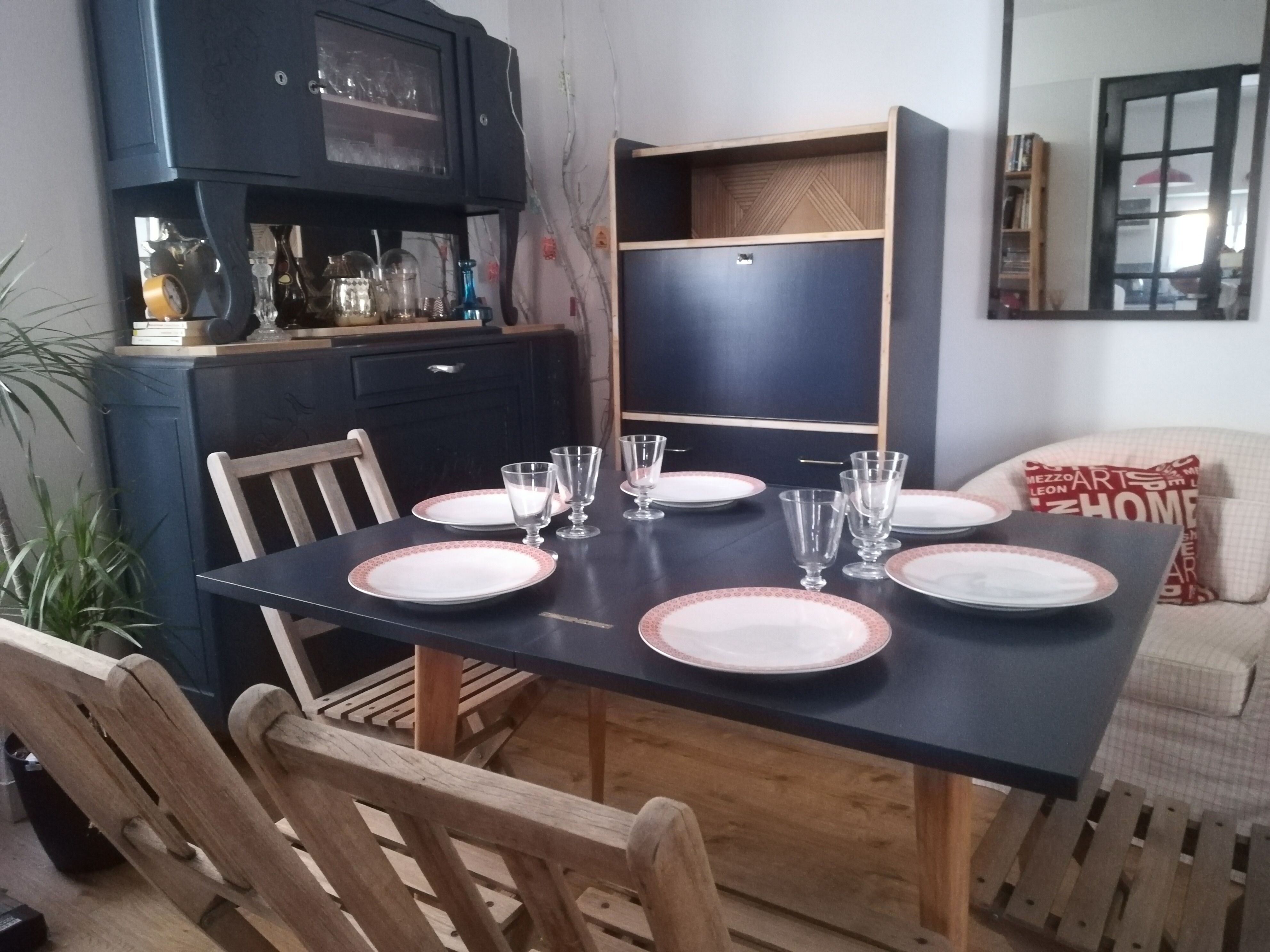 Vintage wallet table