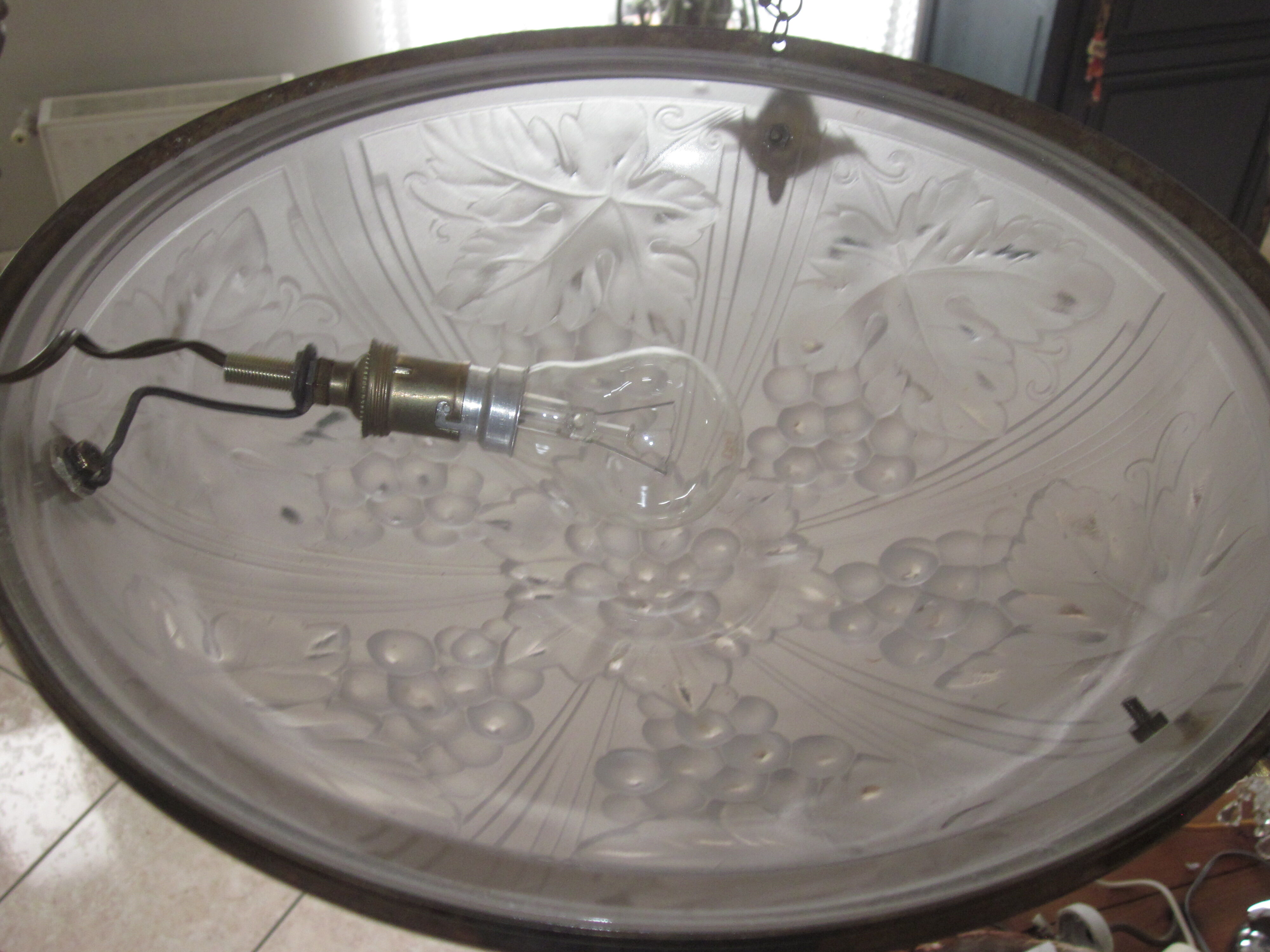 Suspension des annèes 30 en verre moulè