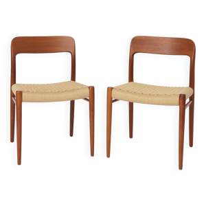 2 des 12 chaises de salle - niels