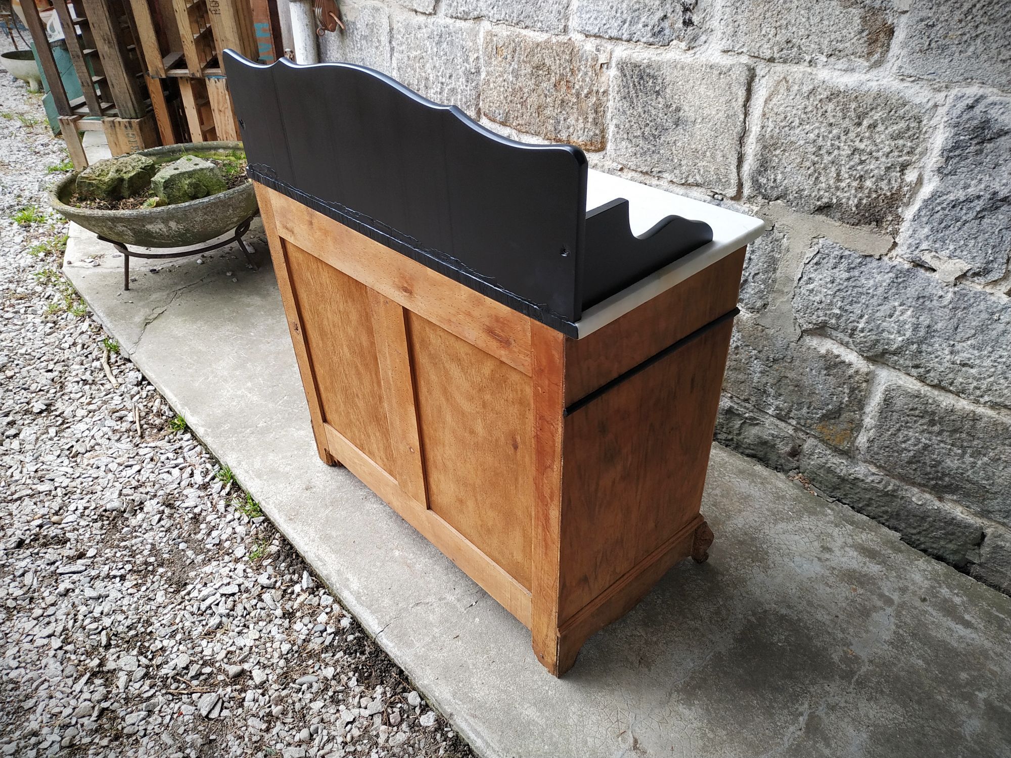 Old toilet table bahut