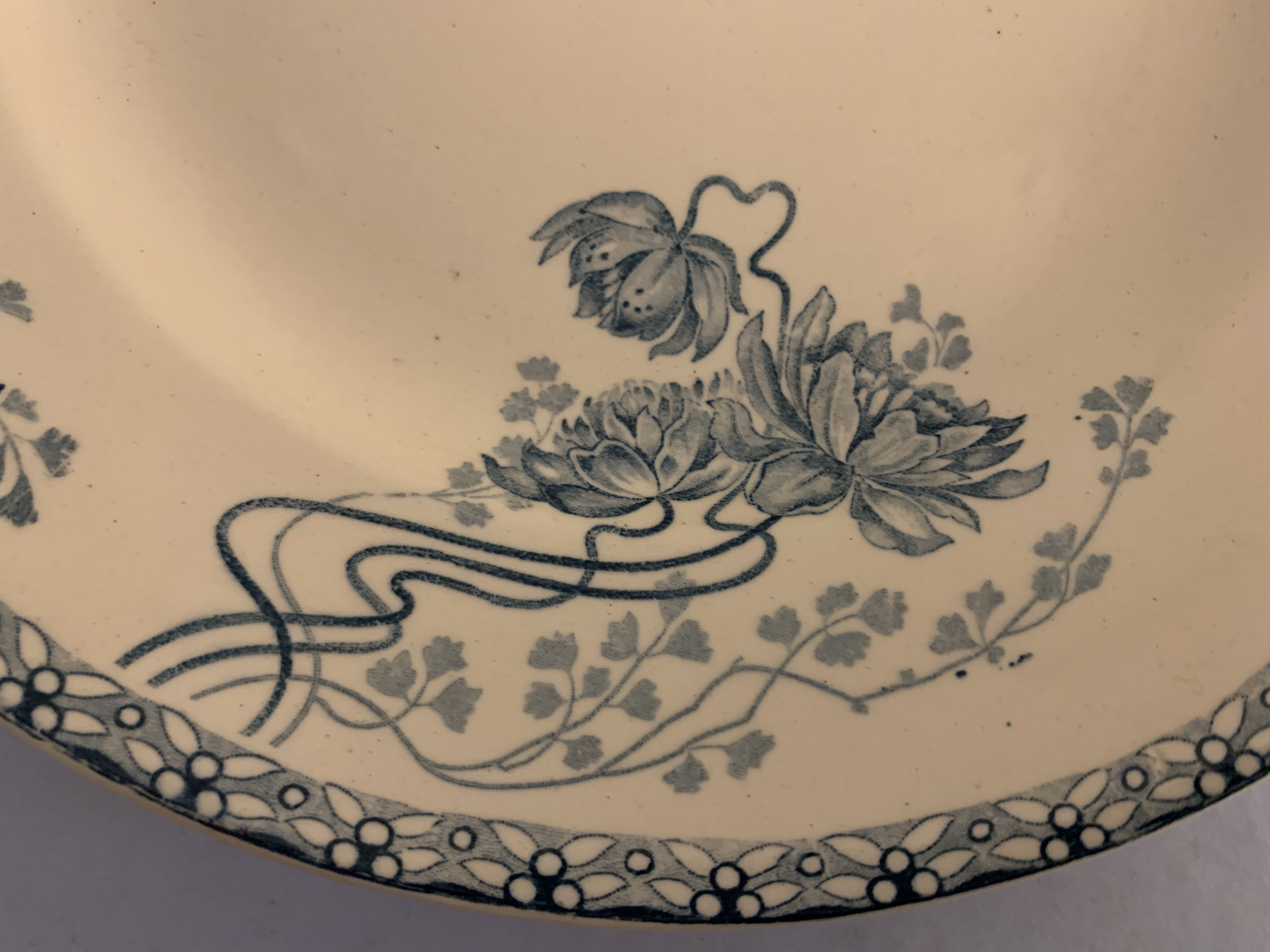 12 dessert plates and an art nouveau dish Royat de Sarreguemines