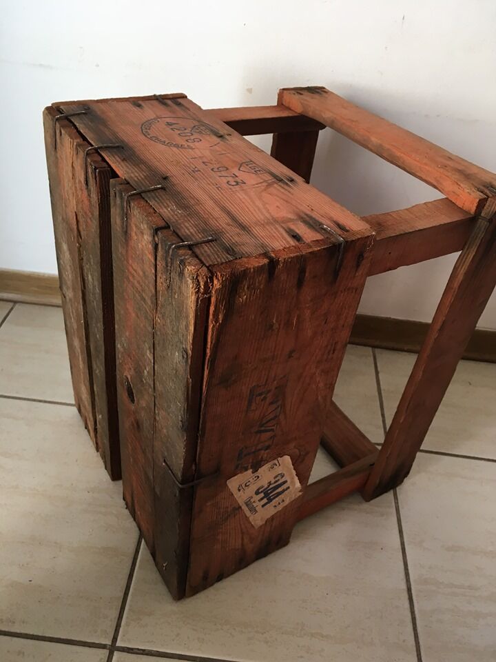 Caisse evian bottle holder