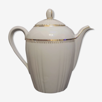 Fine porcelain coffee pourer from Limoges, gilded décor