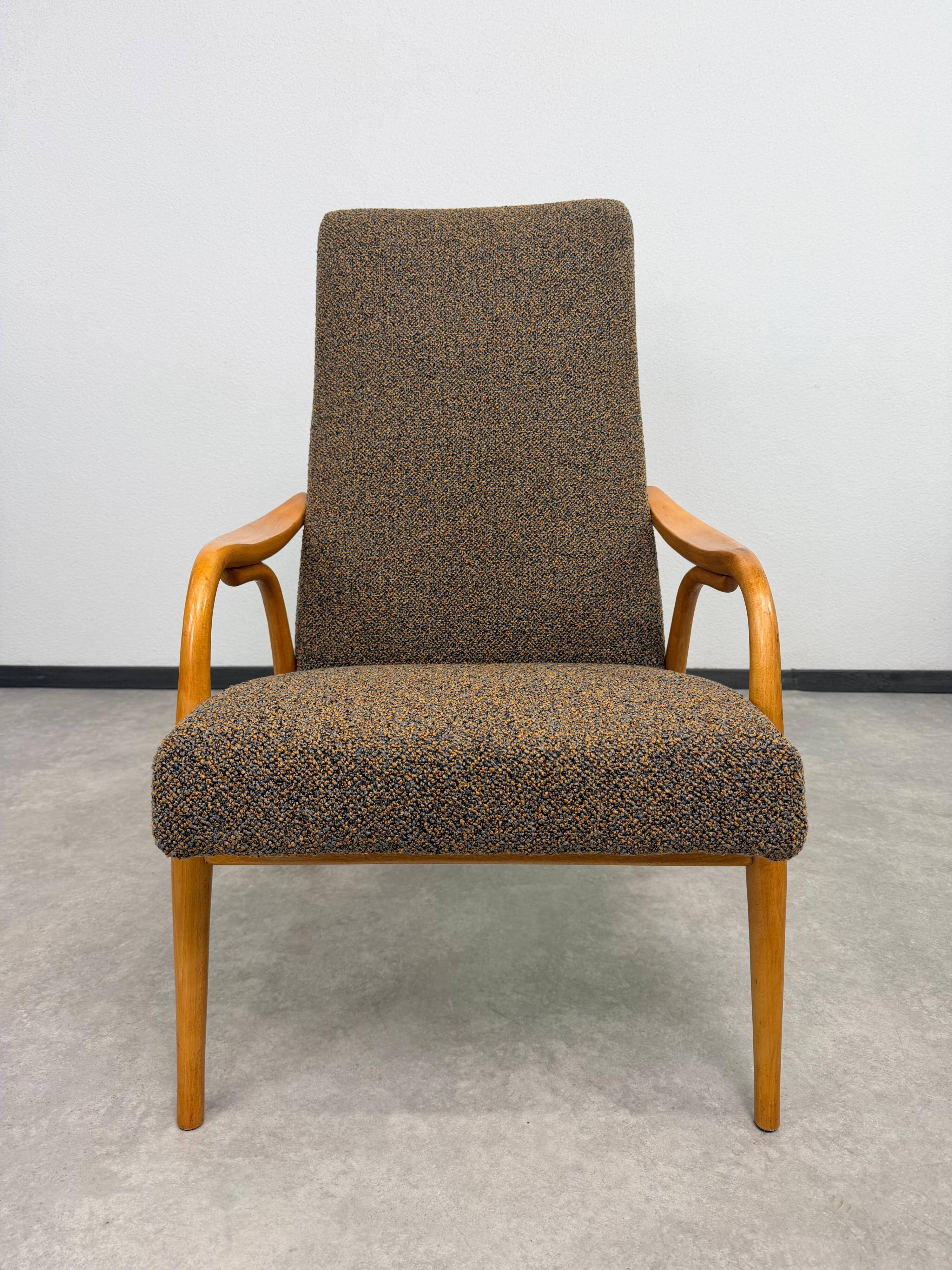 Mid-century modern armchairs Ton 947 by Antonín Šuman