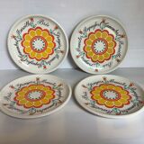 Quatre assiettes à fromages vintage à fleurs