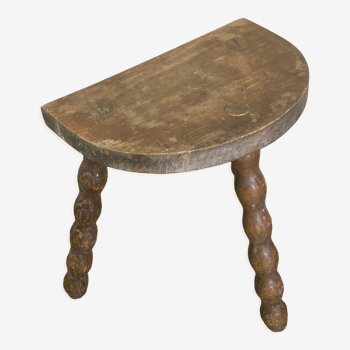 Tabouret tripode demi lune.