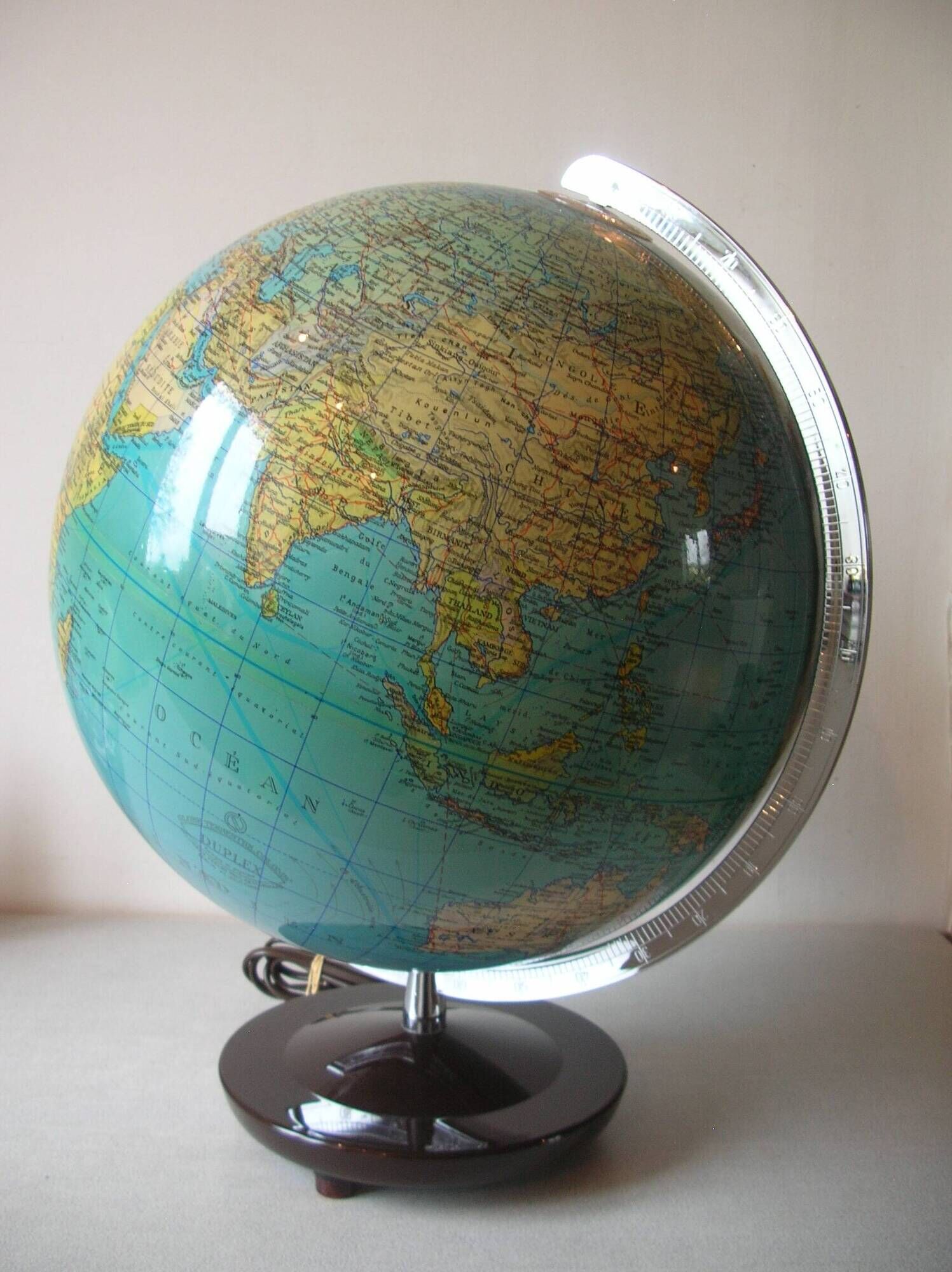 Old luminous terrestrial globe Duplex Columbus Berlin political and physical