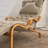 Scandinavian chaise longue