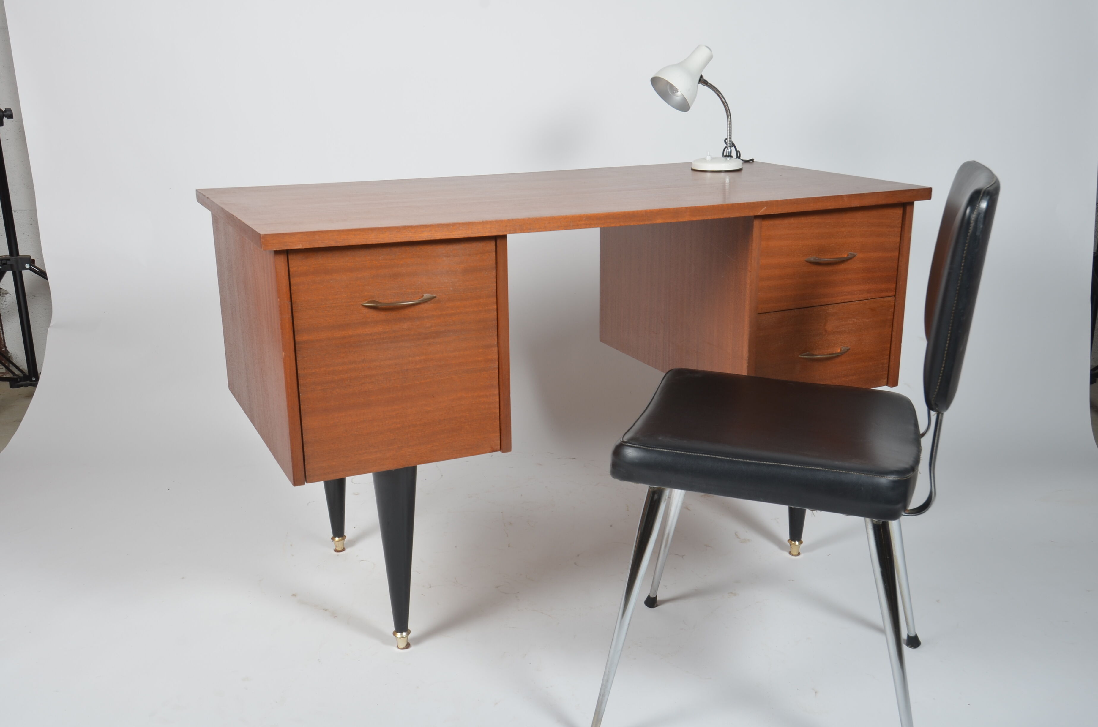 Desk feet compass 1960