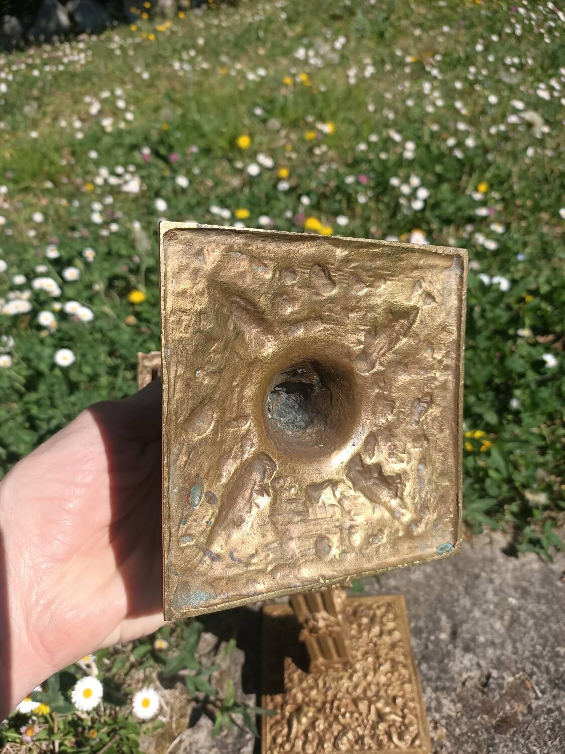 Financial-style candle holders in gilded bronze