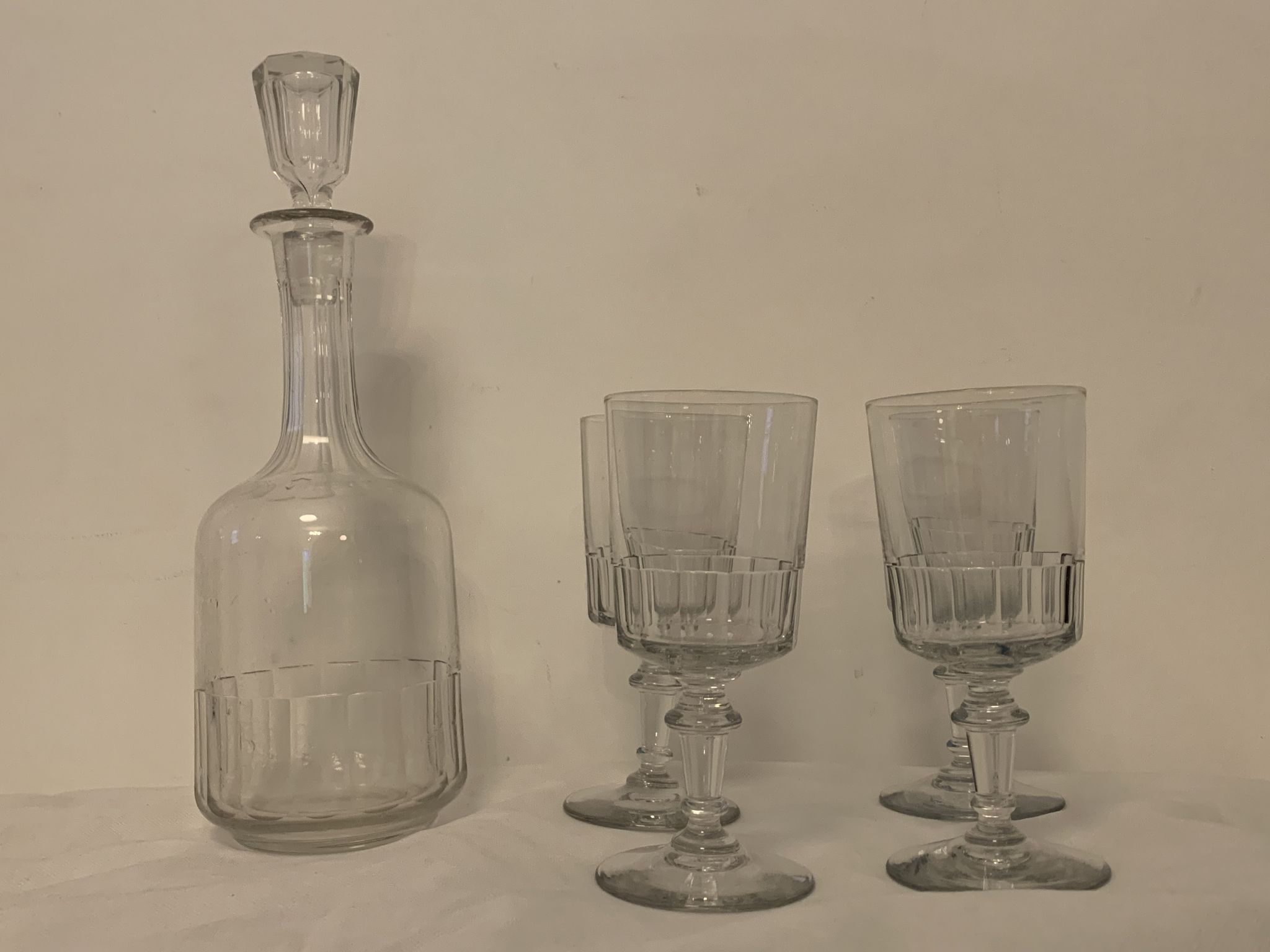 Set of 4 glasses and 1 carafe model Mirabeau early twentieth century