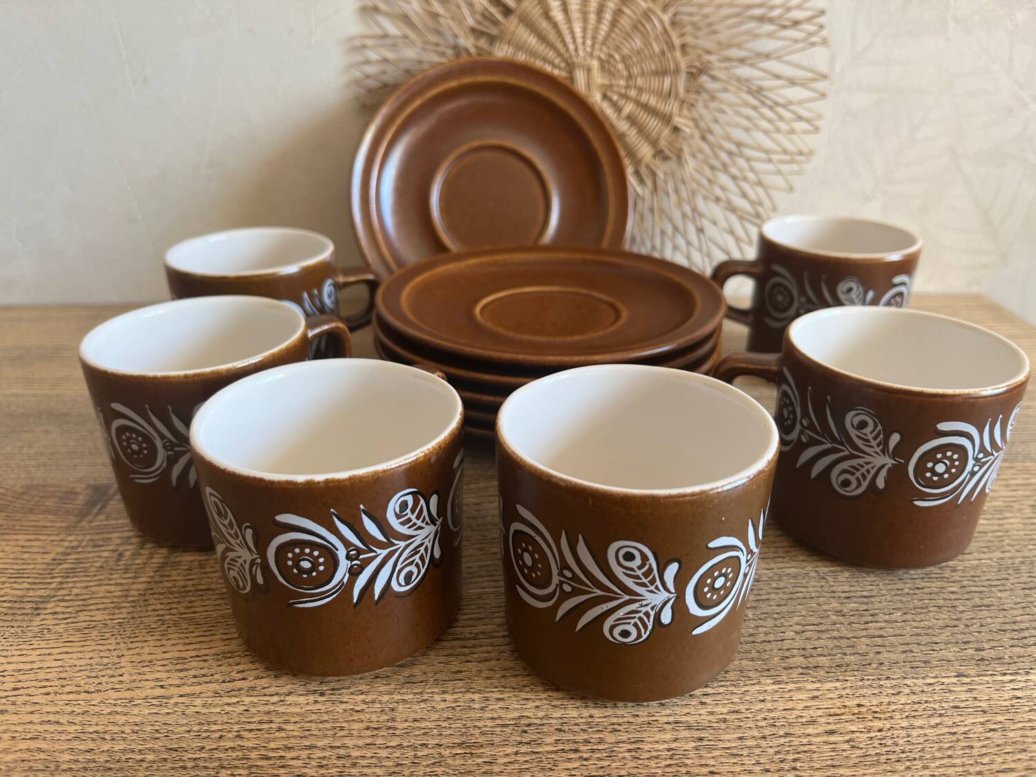 Vintage coffee service in brown stoneware from the 1970s.