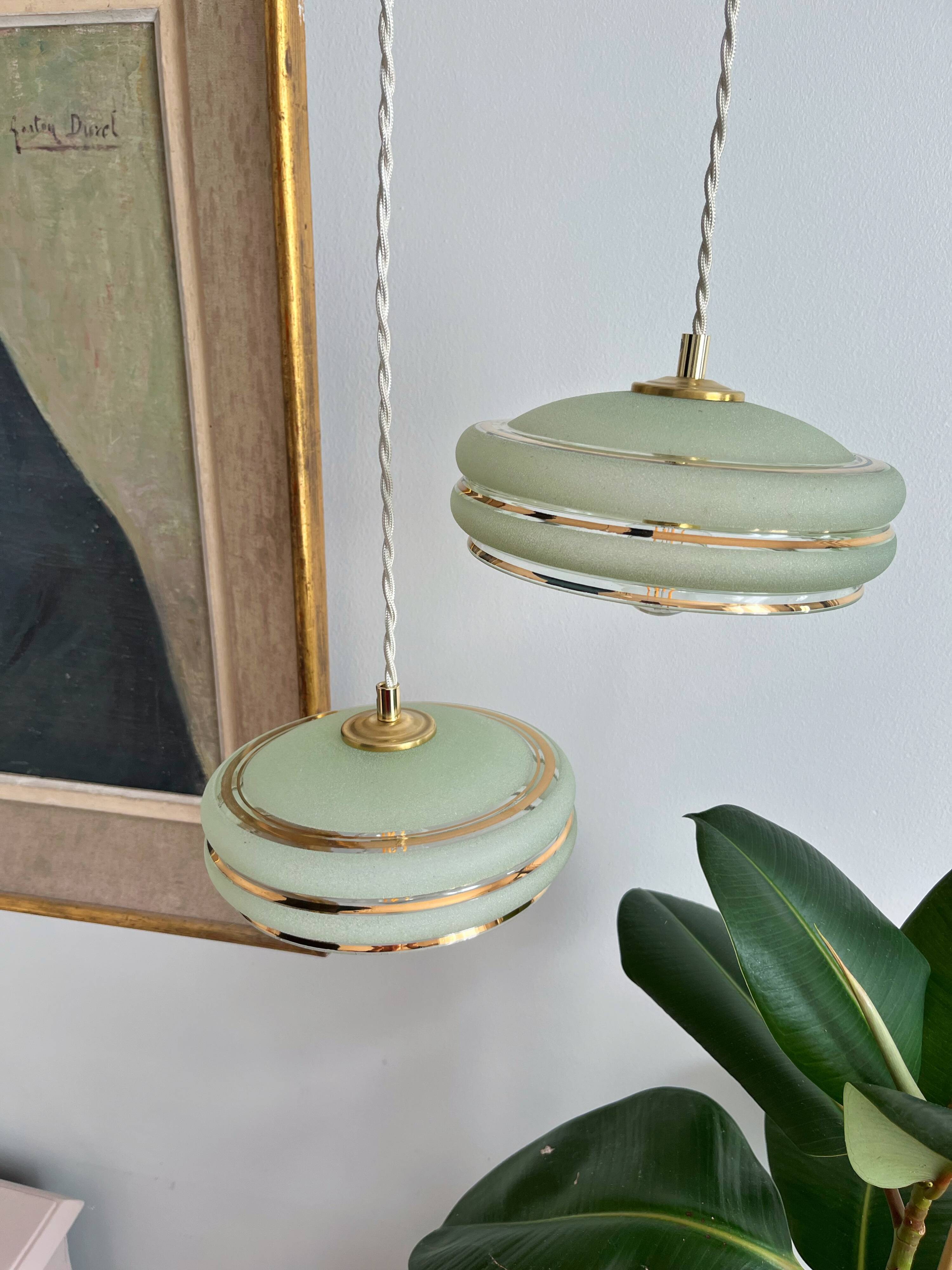 Suspension in green granite glass with gold edging - 4 copies in stock