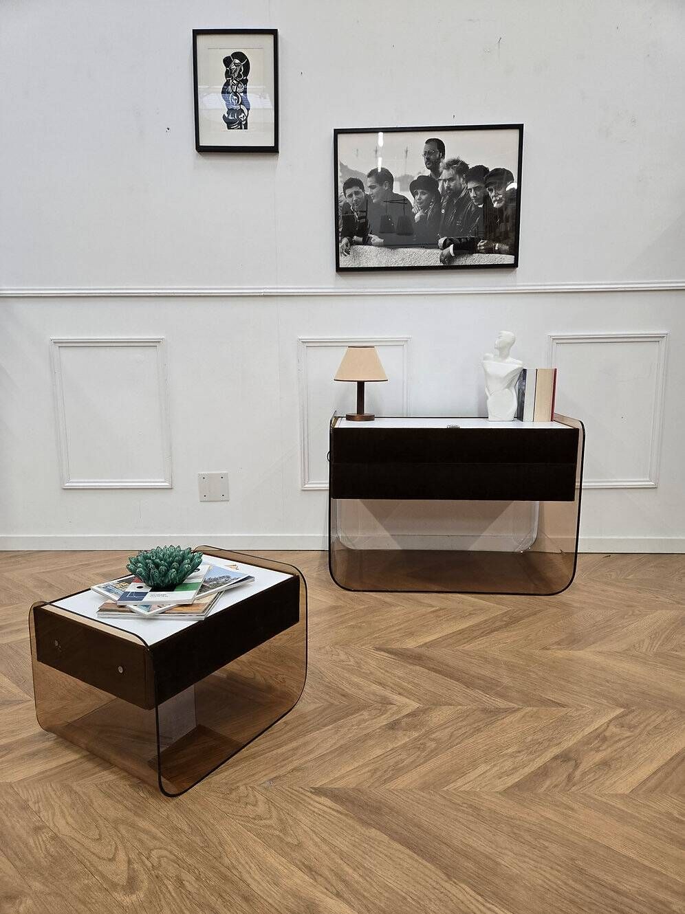 Commode / coiffeuse et chevet en plexiglass