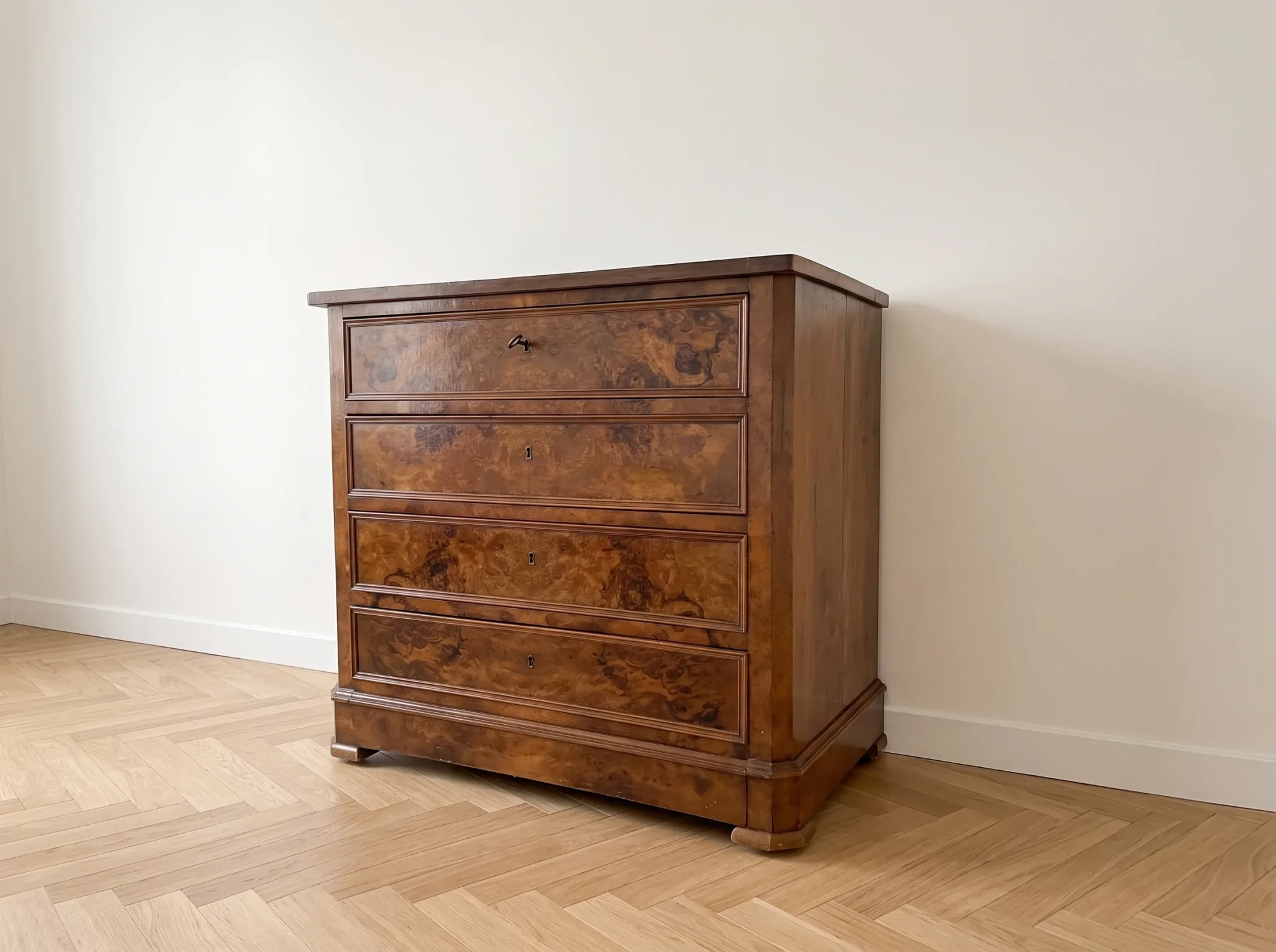 Commode ancienne en noyer