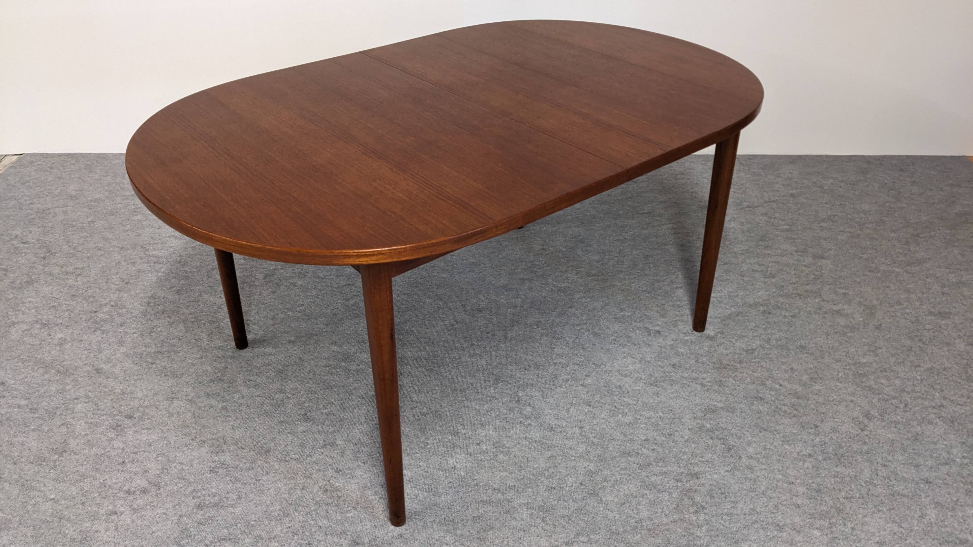 Oval extendable teak table by Nils Jonsson for Troeds 50s/60s