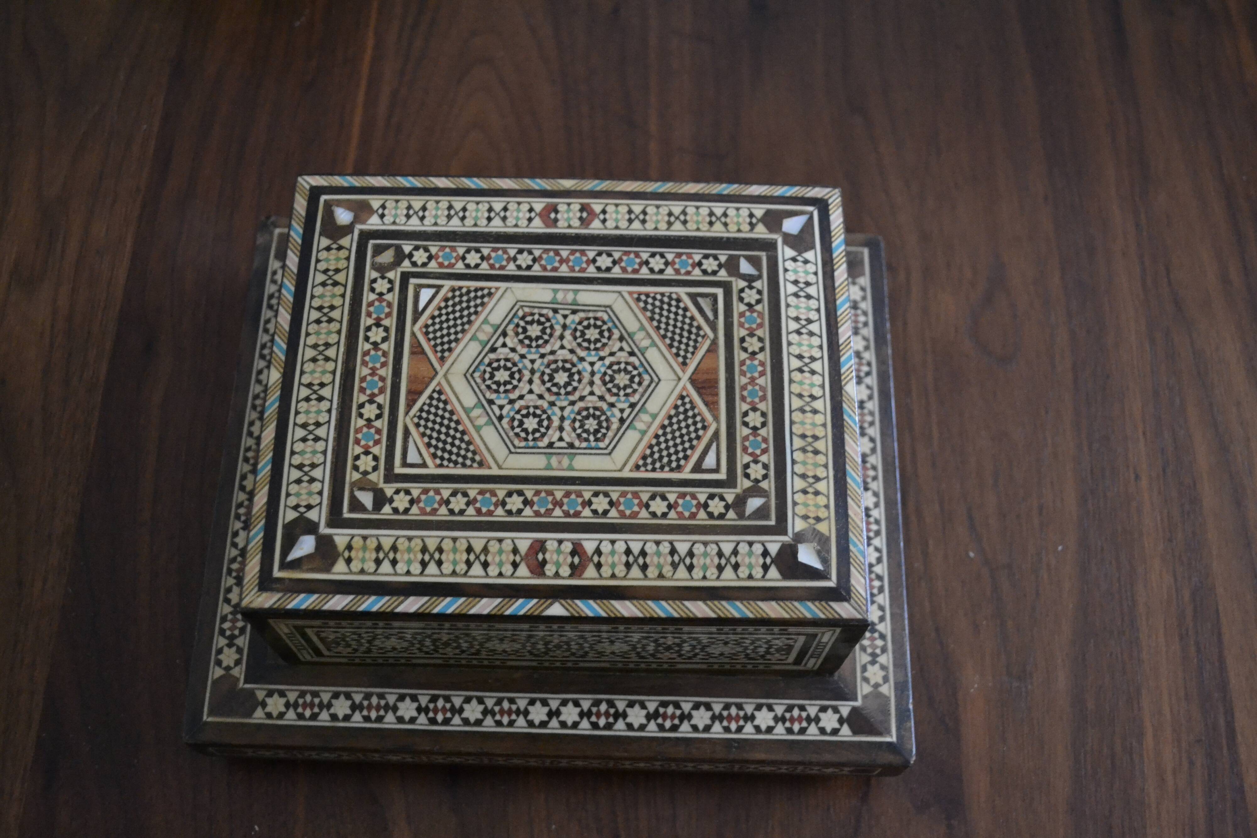 Cigarette box, musical in marquetry