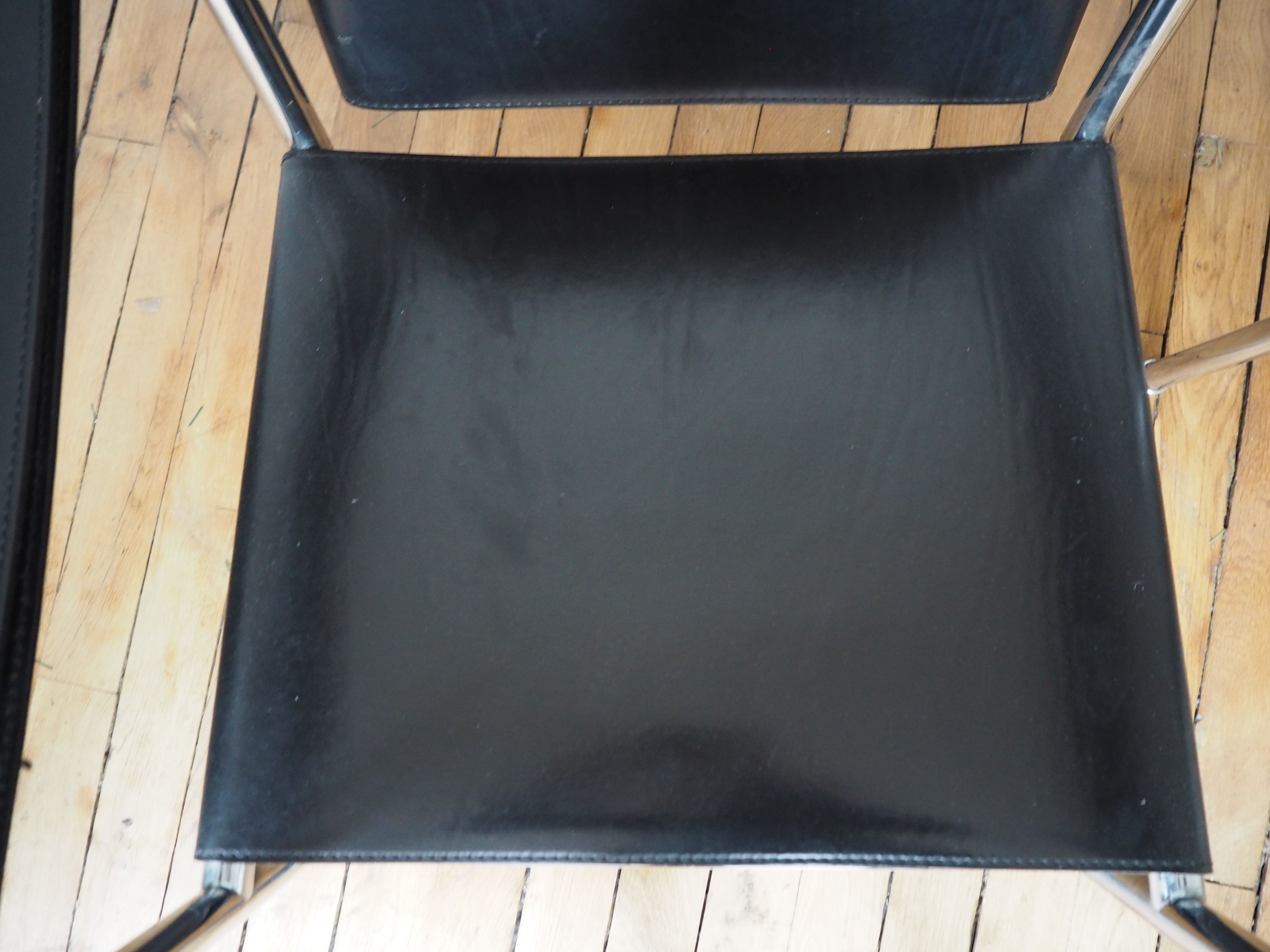 Paire de fauteuils LC1 par Le Corbusier