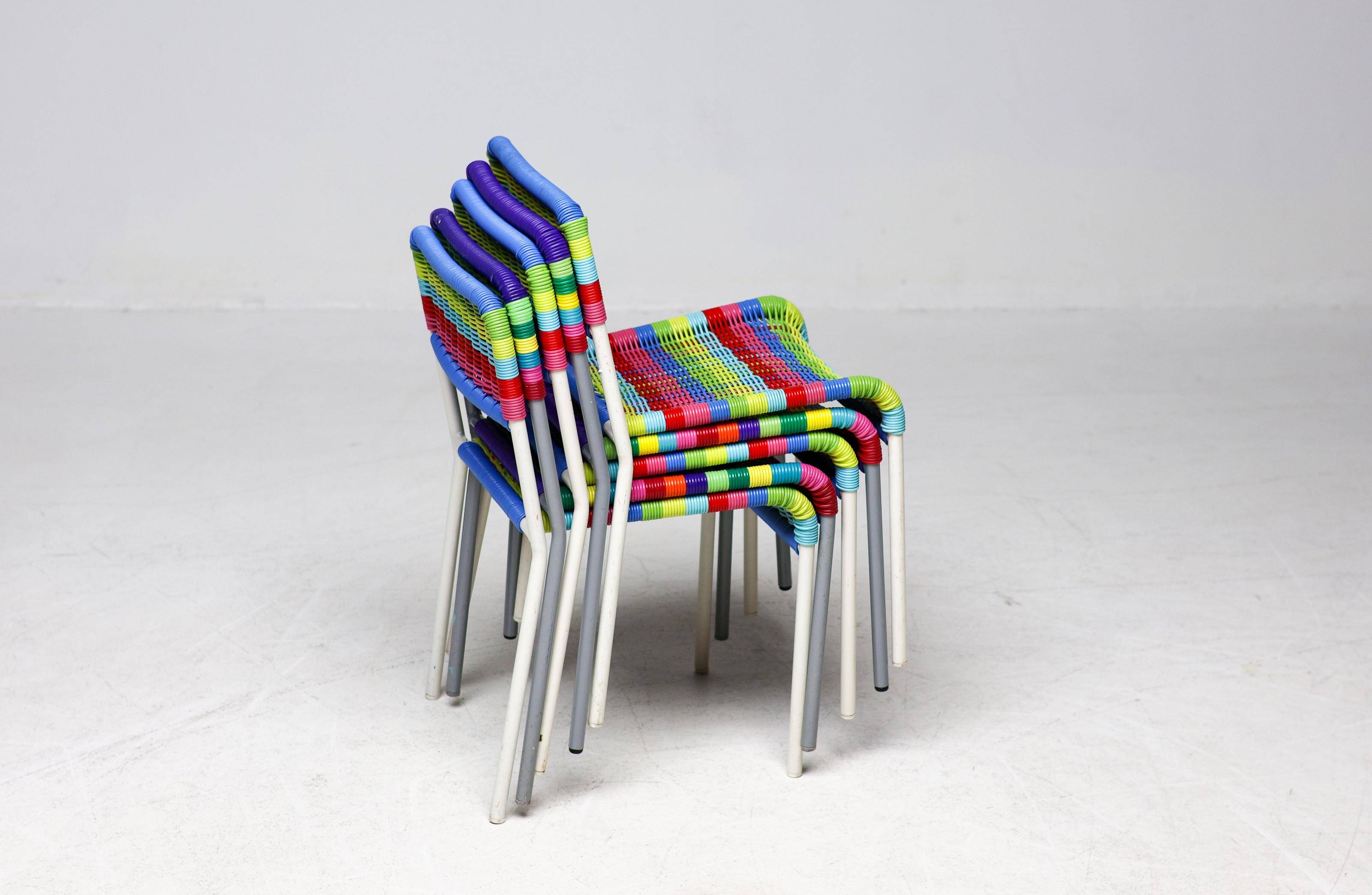 Ensemble de cinq chaises pour enfants IKEA Färgglad