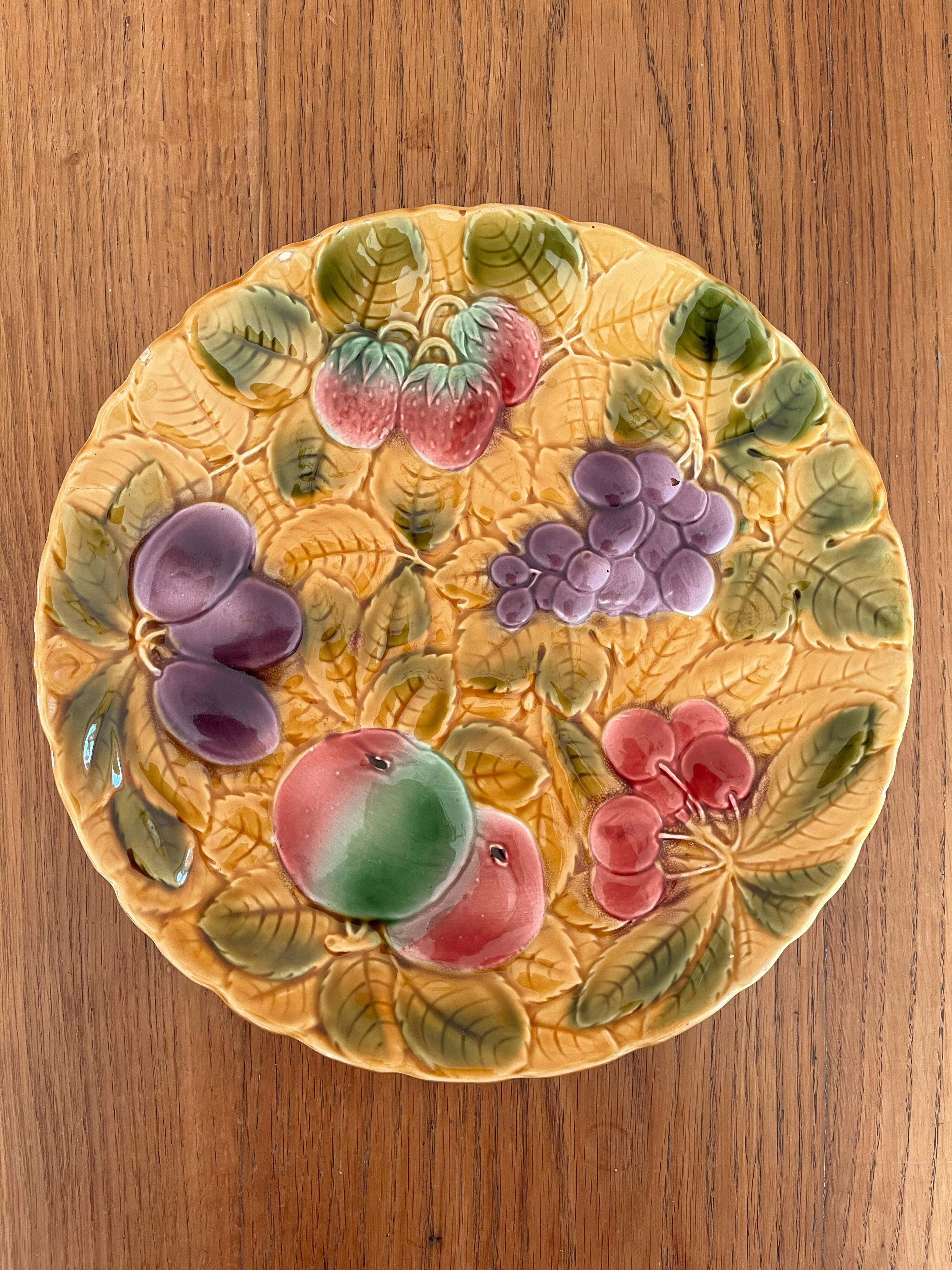 Round earthenware dish decorated with fruit in Sarreguemines slipware