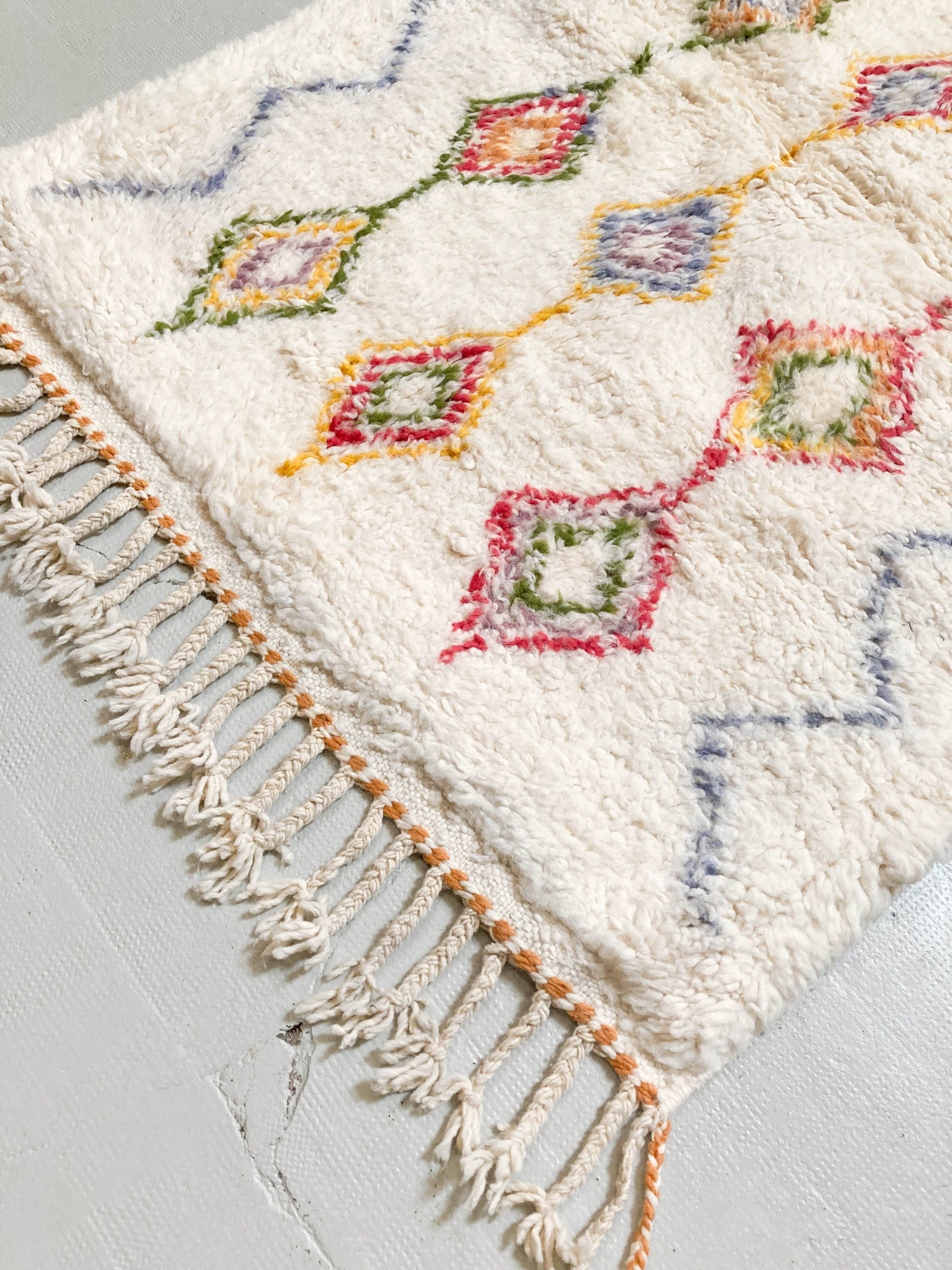 Moroccan Berber carpet azilal ecru with colored diamonds 161x118cm