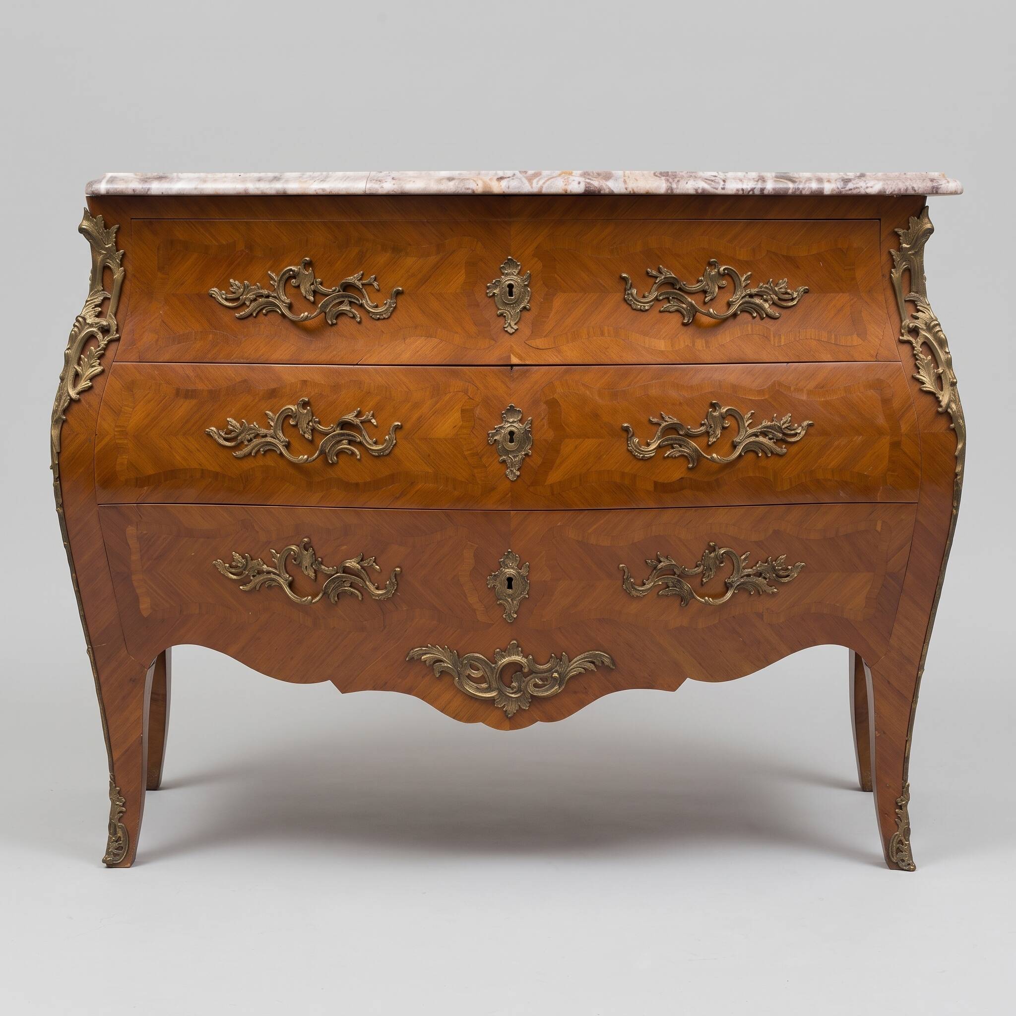 Coffin commode