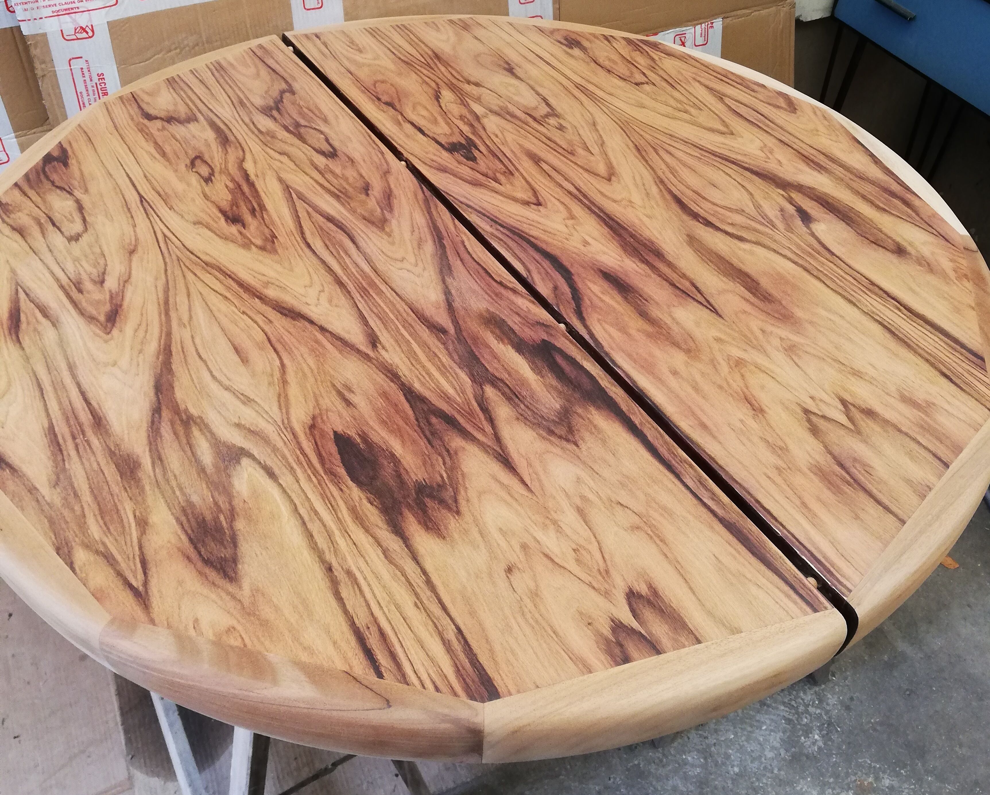 Central-footed rosewood round table