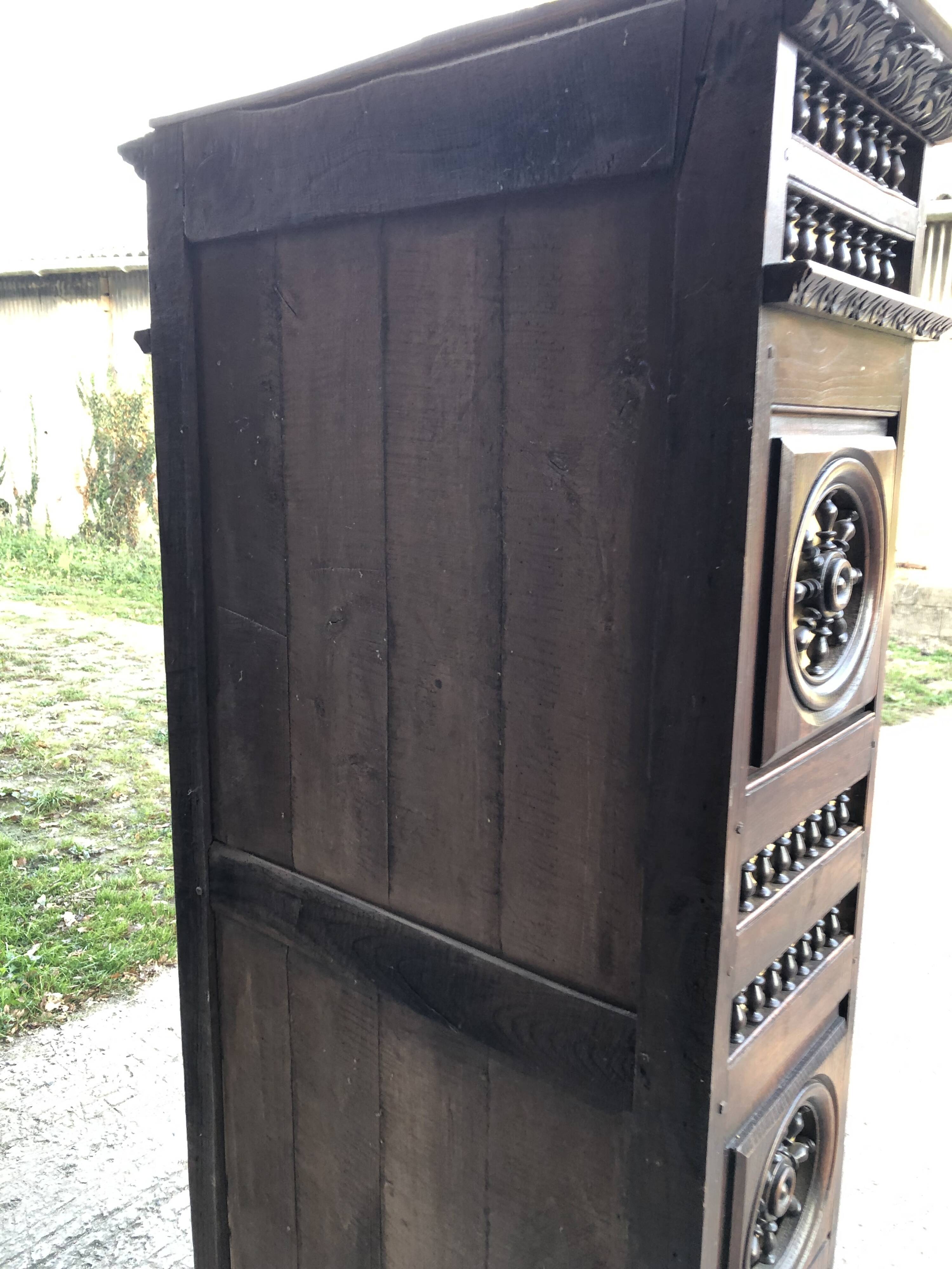 Breton bonnet cupboard in solid oak with 1 door and 1 drawer.