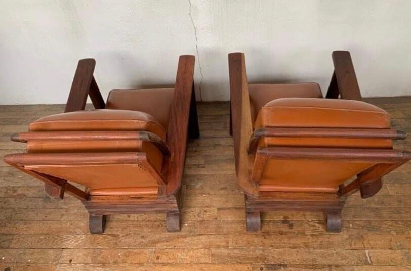 PAIR OF BRUTALIST ARMCHAIRS IN TEAK AND VINTAGE COGNAC LEATHER FROM THE 1950S