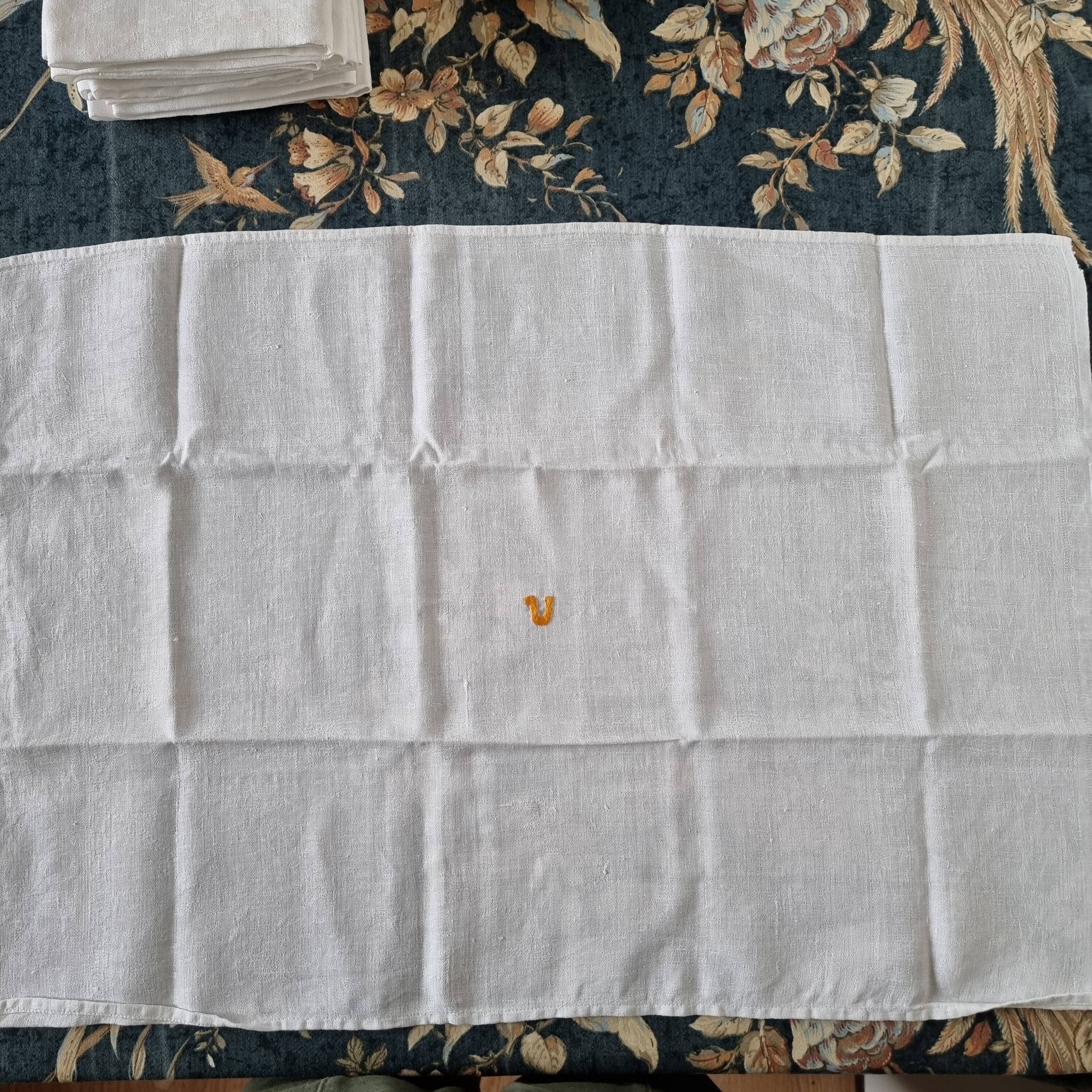 8 Anagram “V” Orange cotton fabric napkins