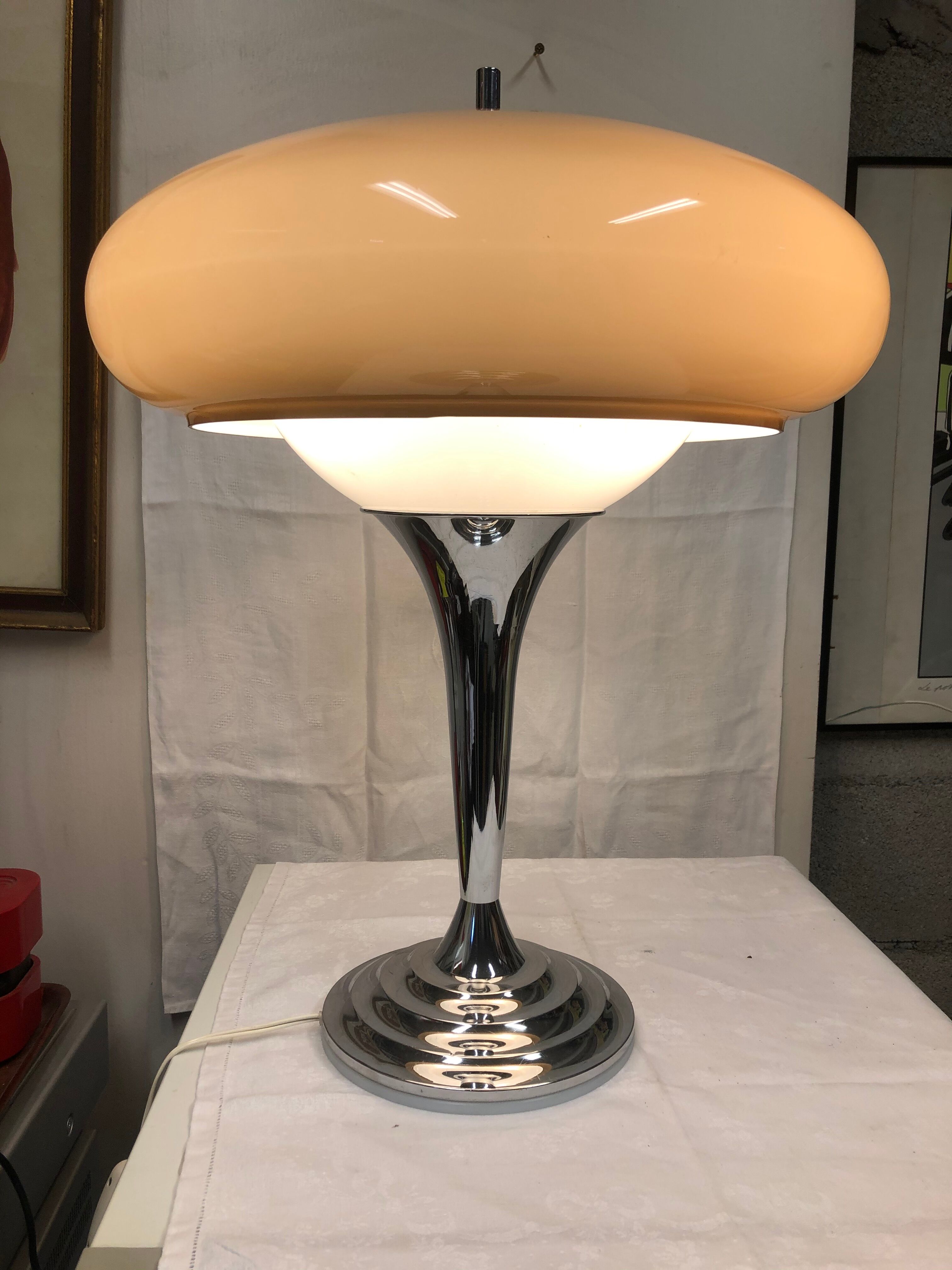 Mushroom lamp design 1970