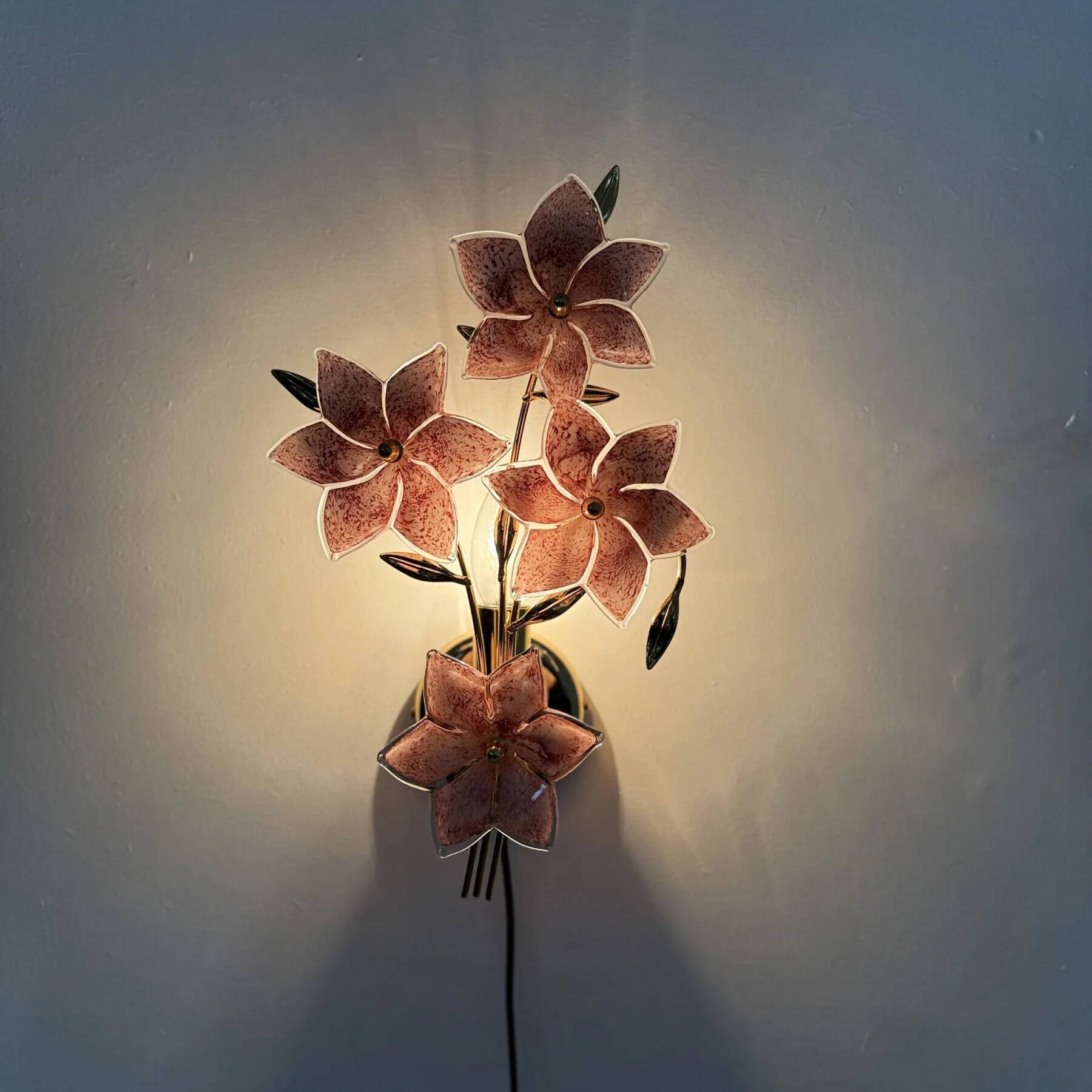 Mid-century design Murano pink glass flower wall lamp, 1970s