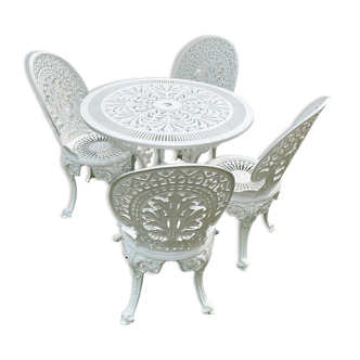 Salon de jardin rocaille blanc ancien