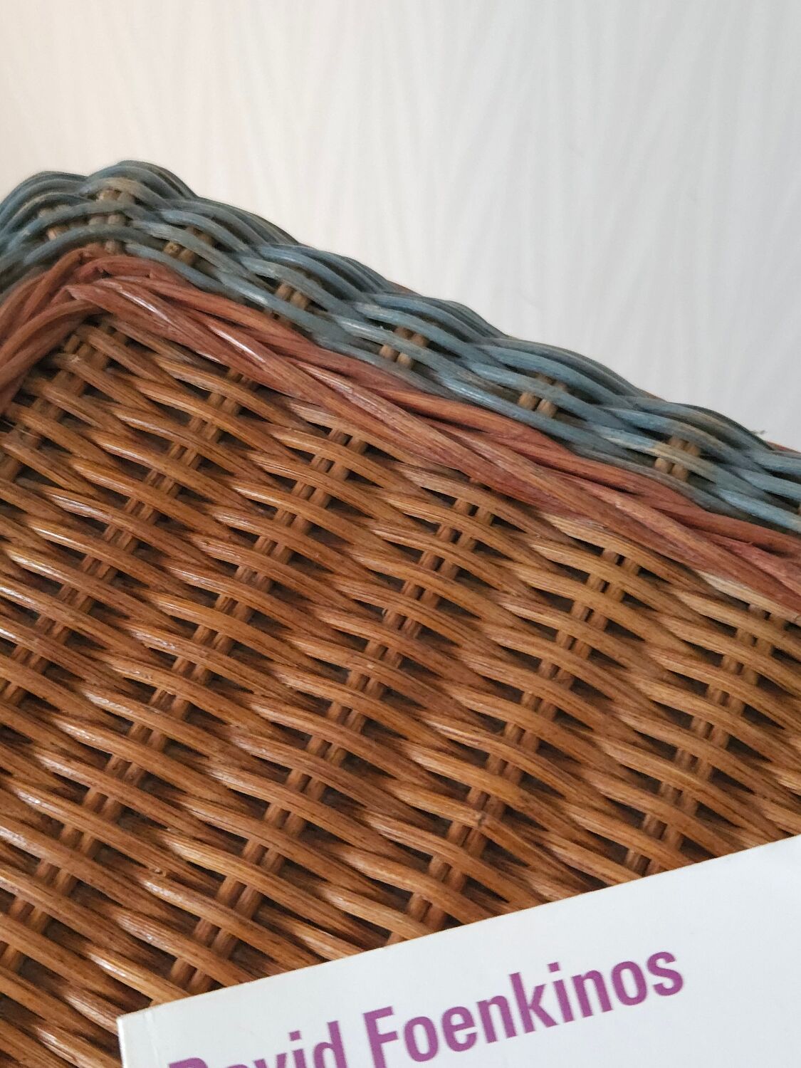 Table de chevet en osier vintage