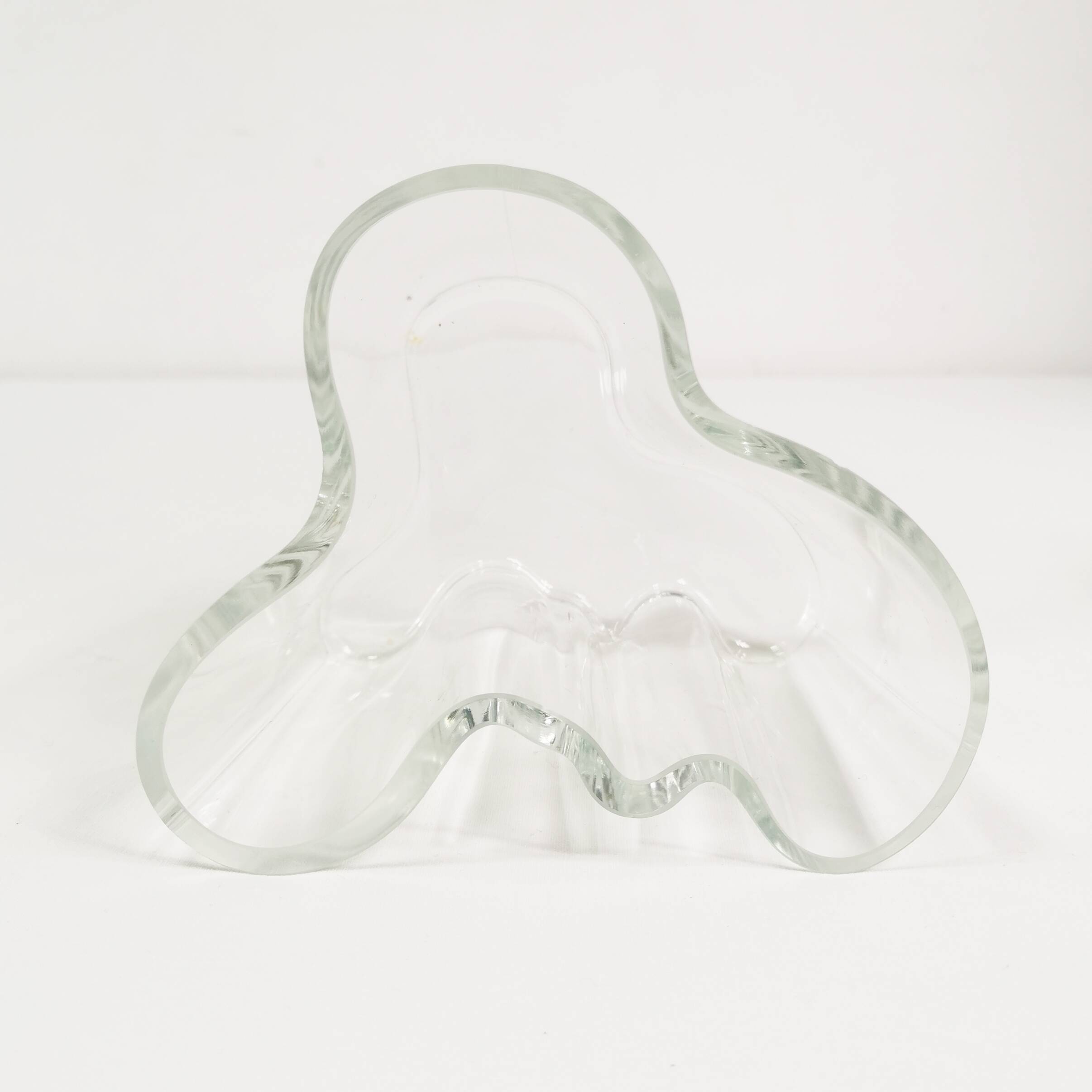 Mid Century pair of vases - glass vessels, Littala, designed by Alvar Aalto, Finland, 1980s.