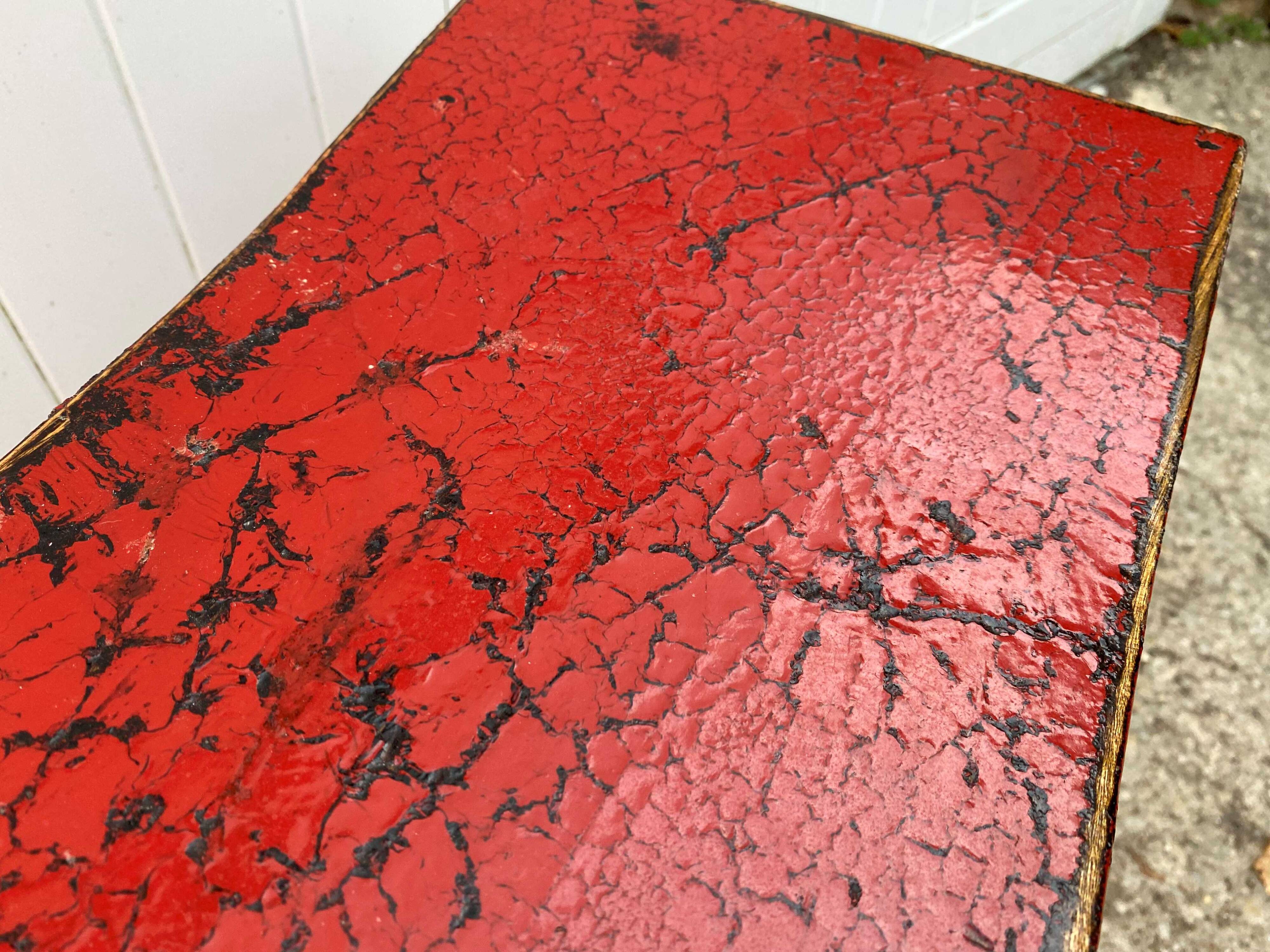 Red end of bed bench in solid wood with cracked effect Chinese style 1950
