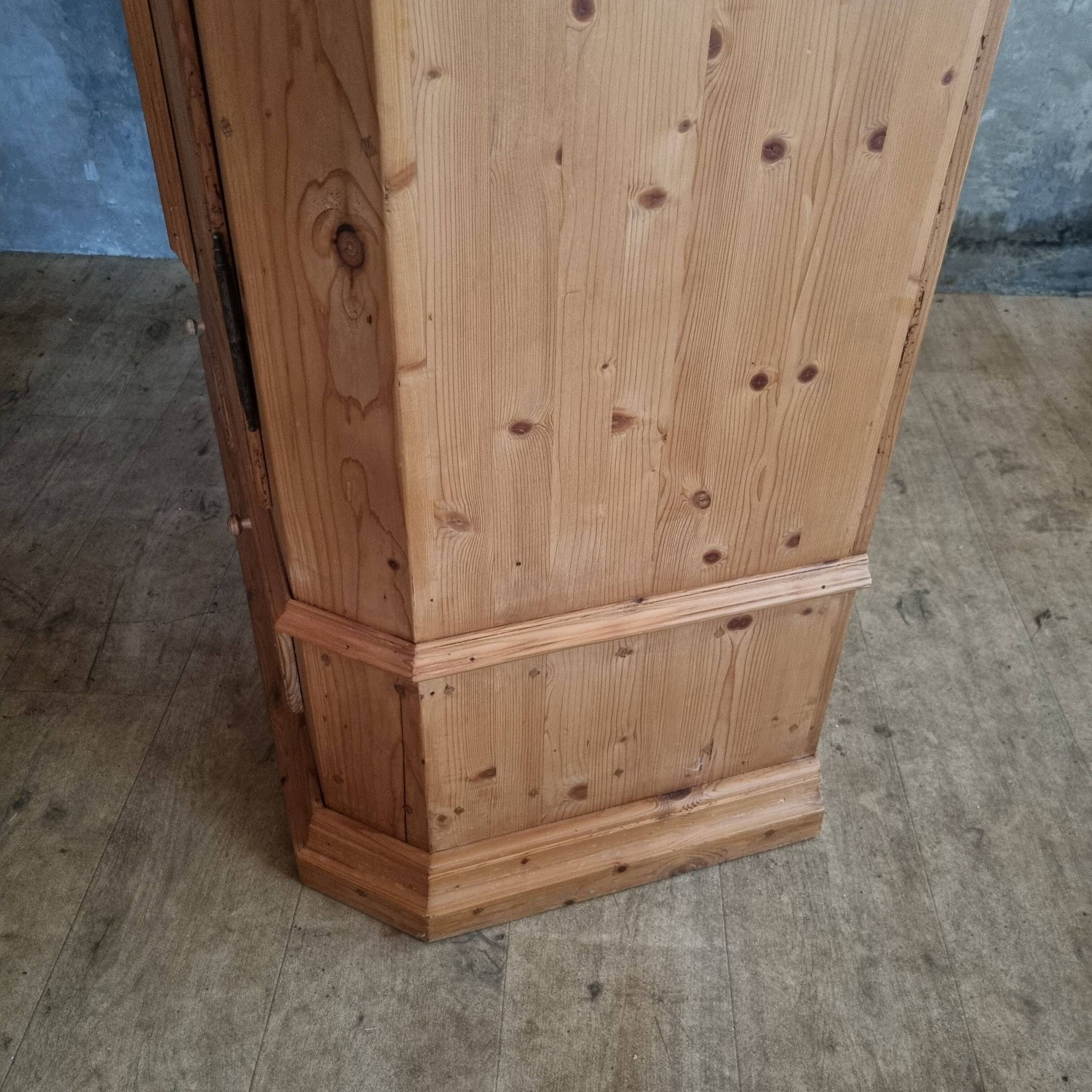 Armoire en pin 