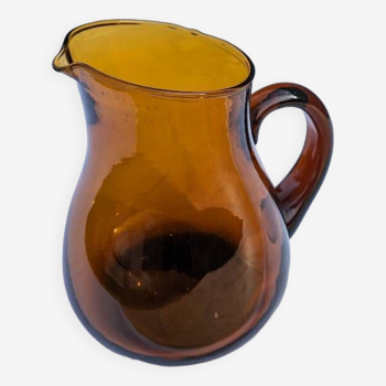 Pichet / Carafe en verre ambré