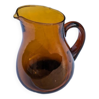 Pichet / Carafe en verre ambré