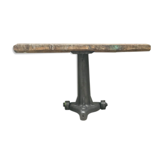 Industrial console cast foot and shelf